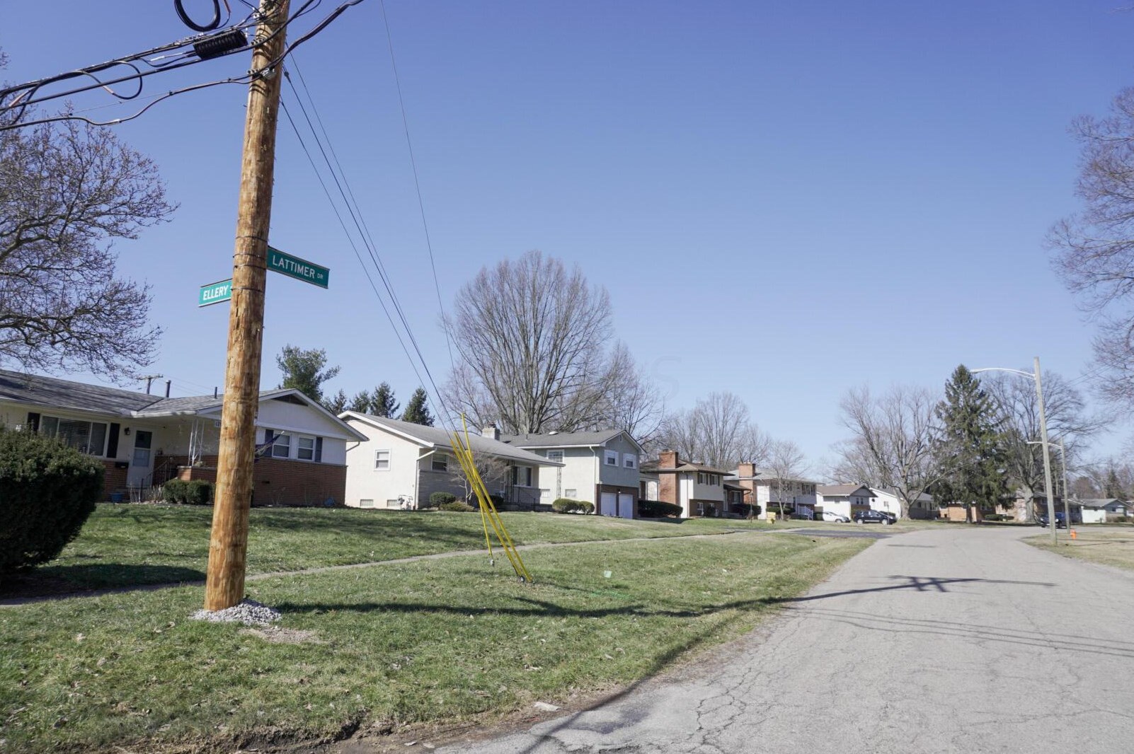 1781 Lattimer Dr, Columbus OH 43227-2570 exterior