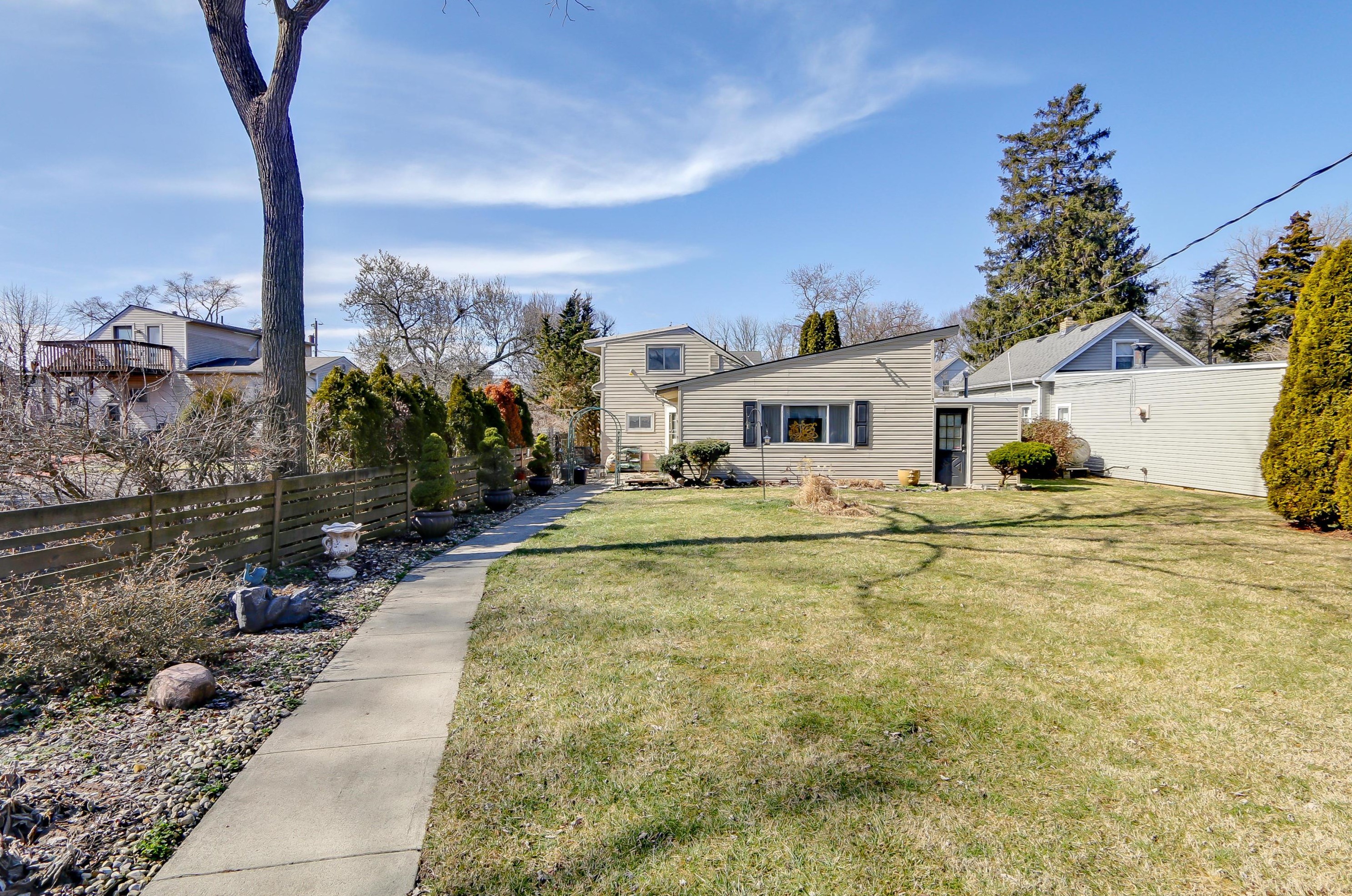 6206 Hutchinson St, Columbus OH 43085-2800 exterior