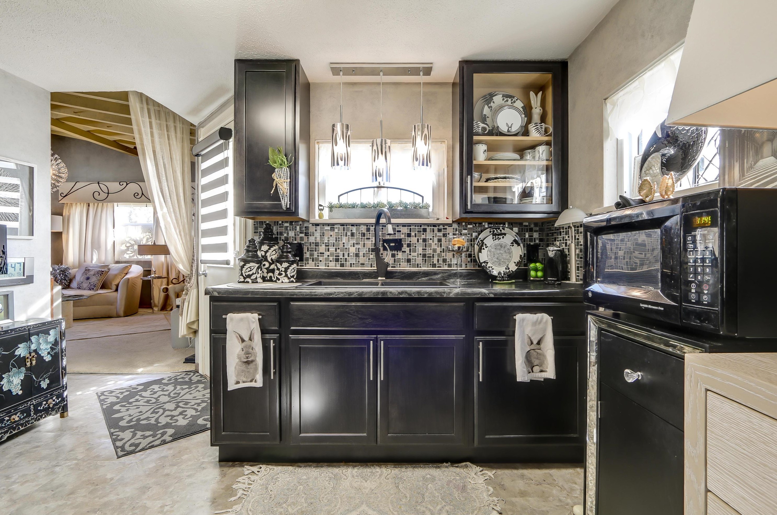 6206 Hutchinson St, Columbus OH 43085-2800 exterior