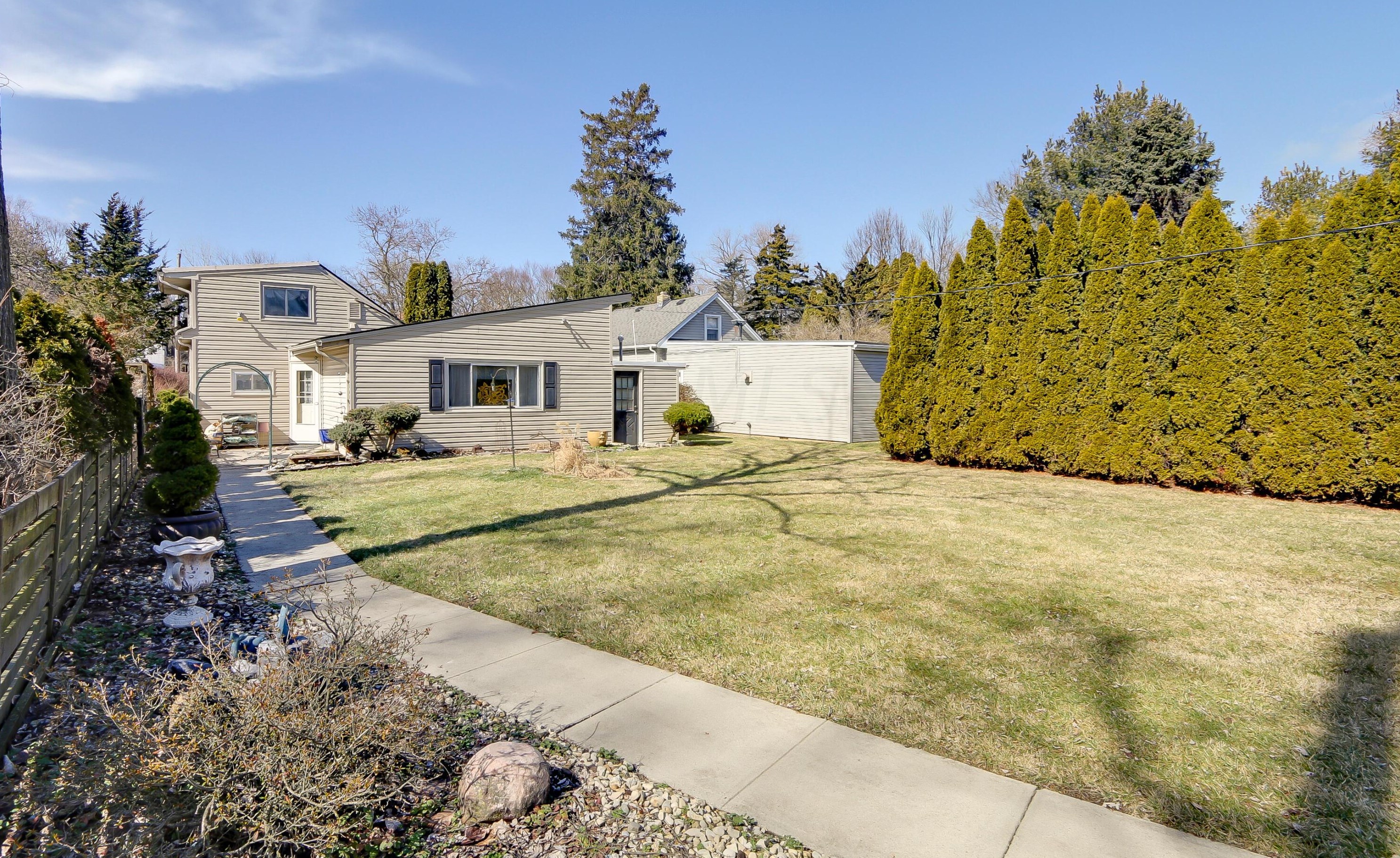 6206 Hutchinson St, Columbus OH 43085-2800 exterior