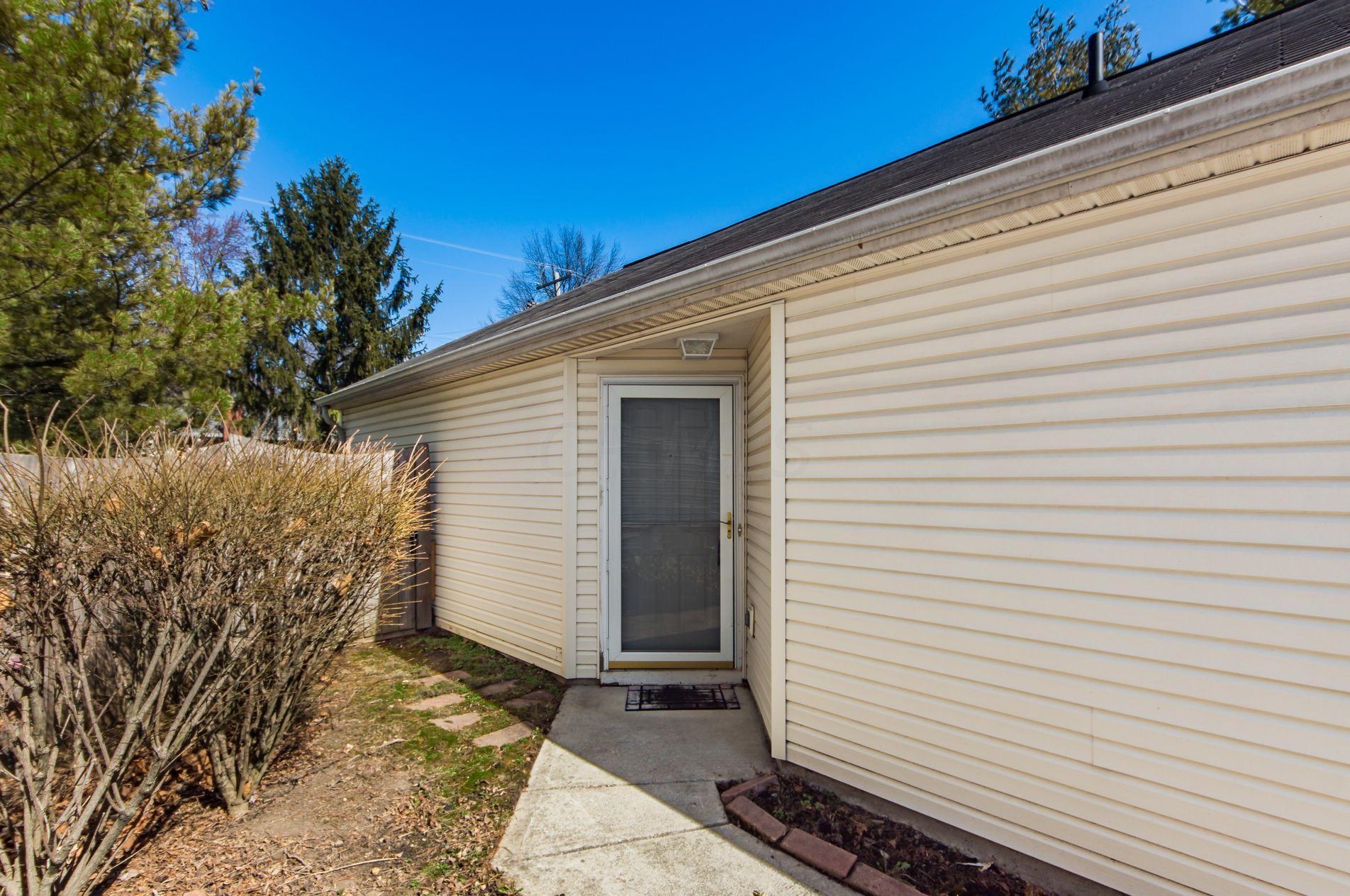 2272 Northtowne Pl, Columbus OH 43229-6690 exterior