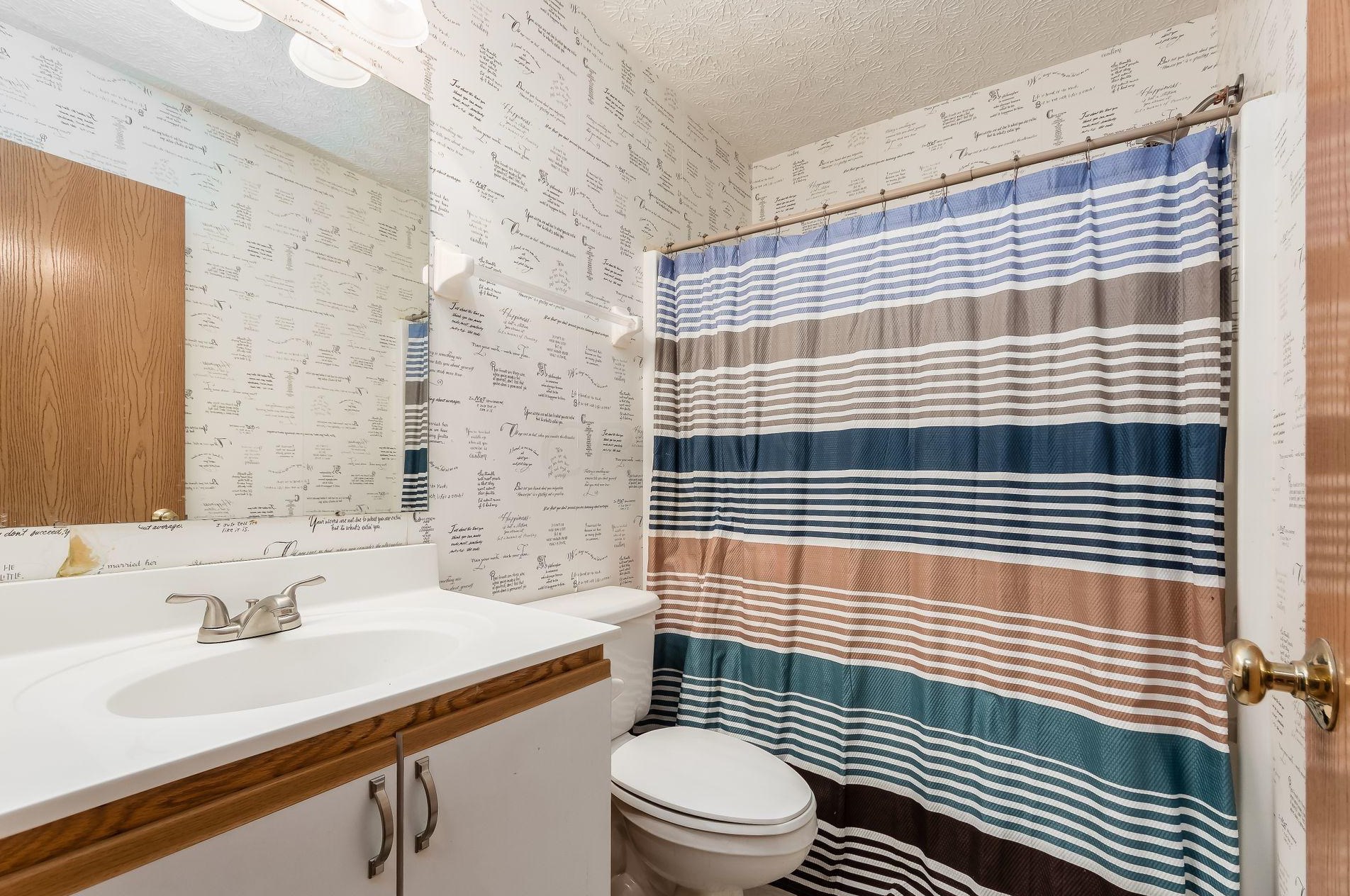 2272 Northtowne Pl, Columbus OH 43229-6690 exterior