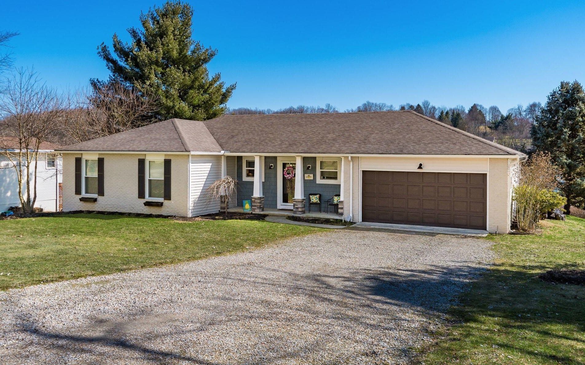 190 Dogwood Dr, Thornville, OH 43076-8826