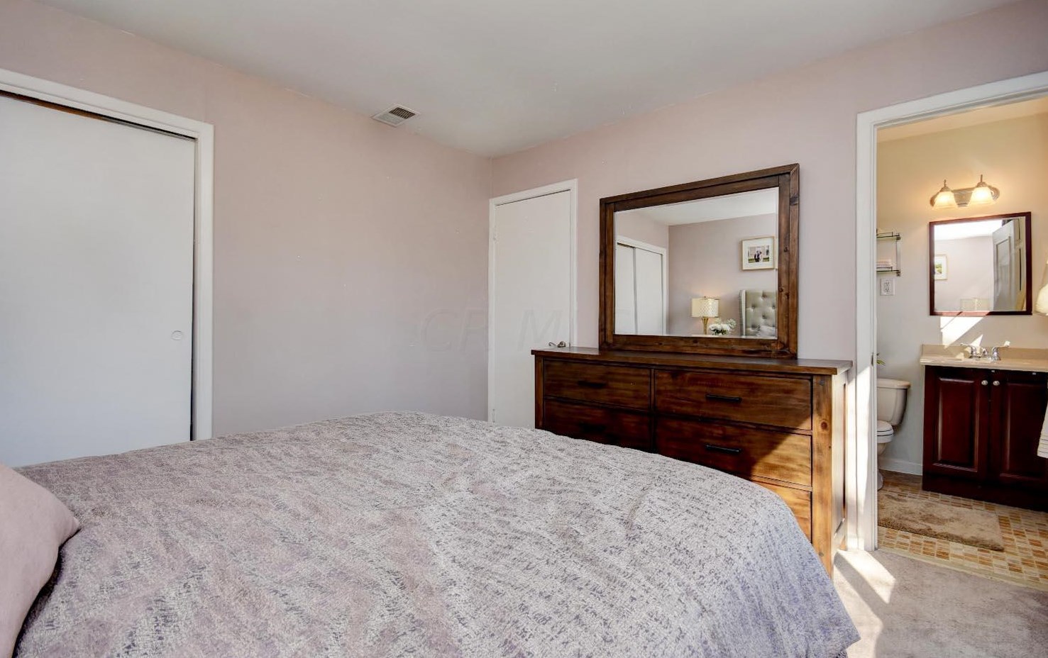 975 Caniff Rd, Columbus OH 43221-1677 exterior