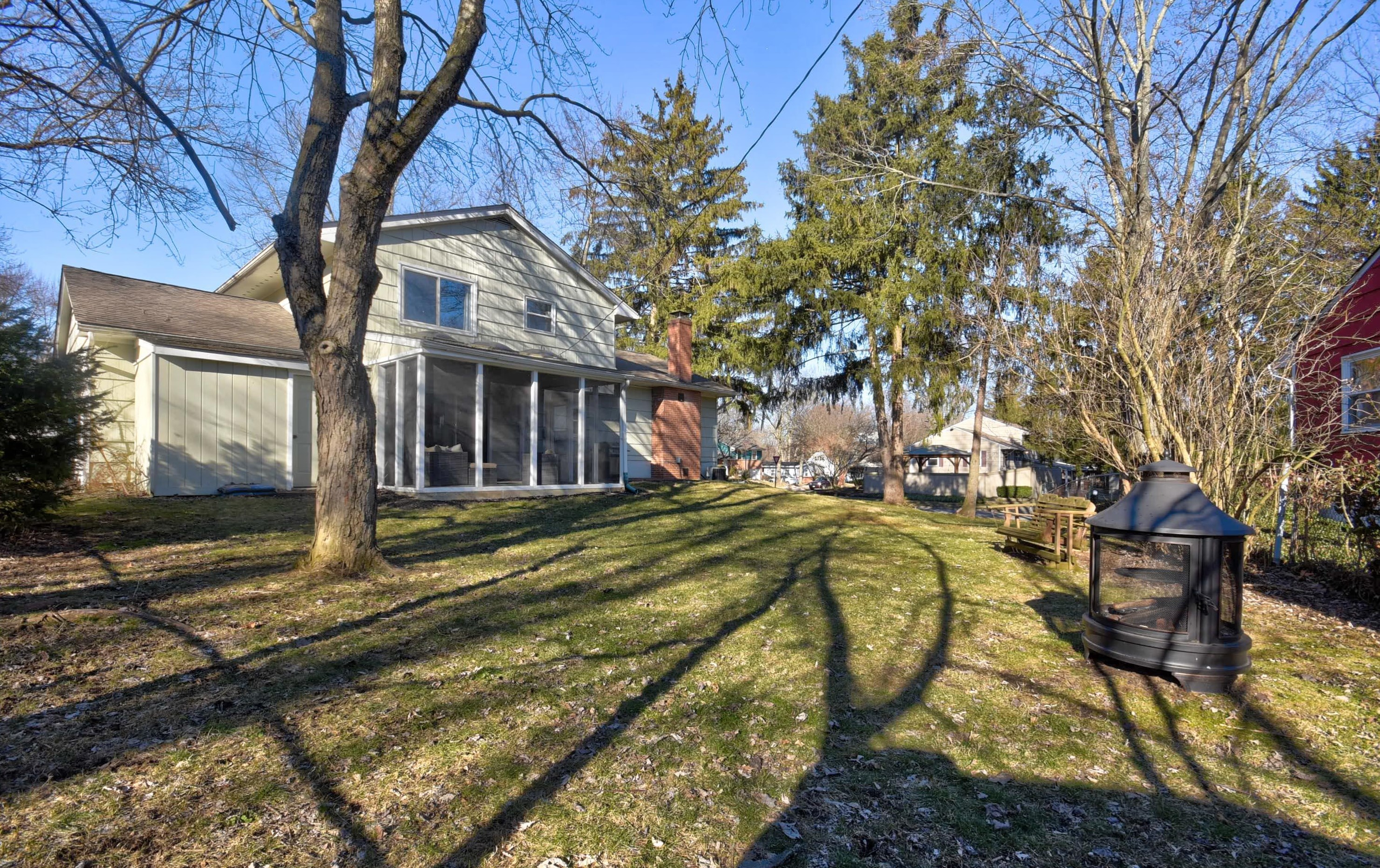 975 Caniff Rd, Columbus OH 43221-1677 exterior