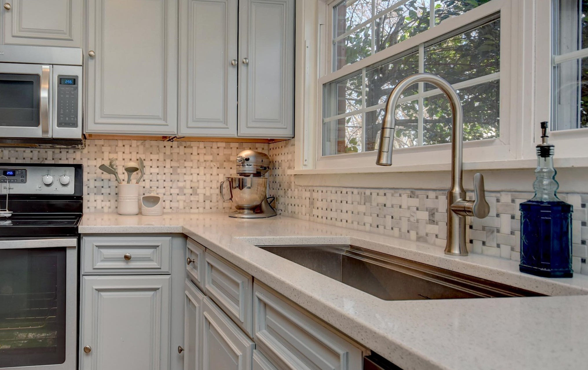 975 Caniff Rd, Columbus OH 43221-1677 exterior