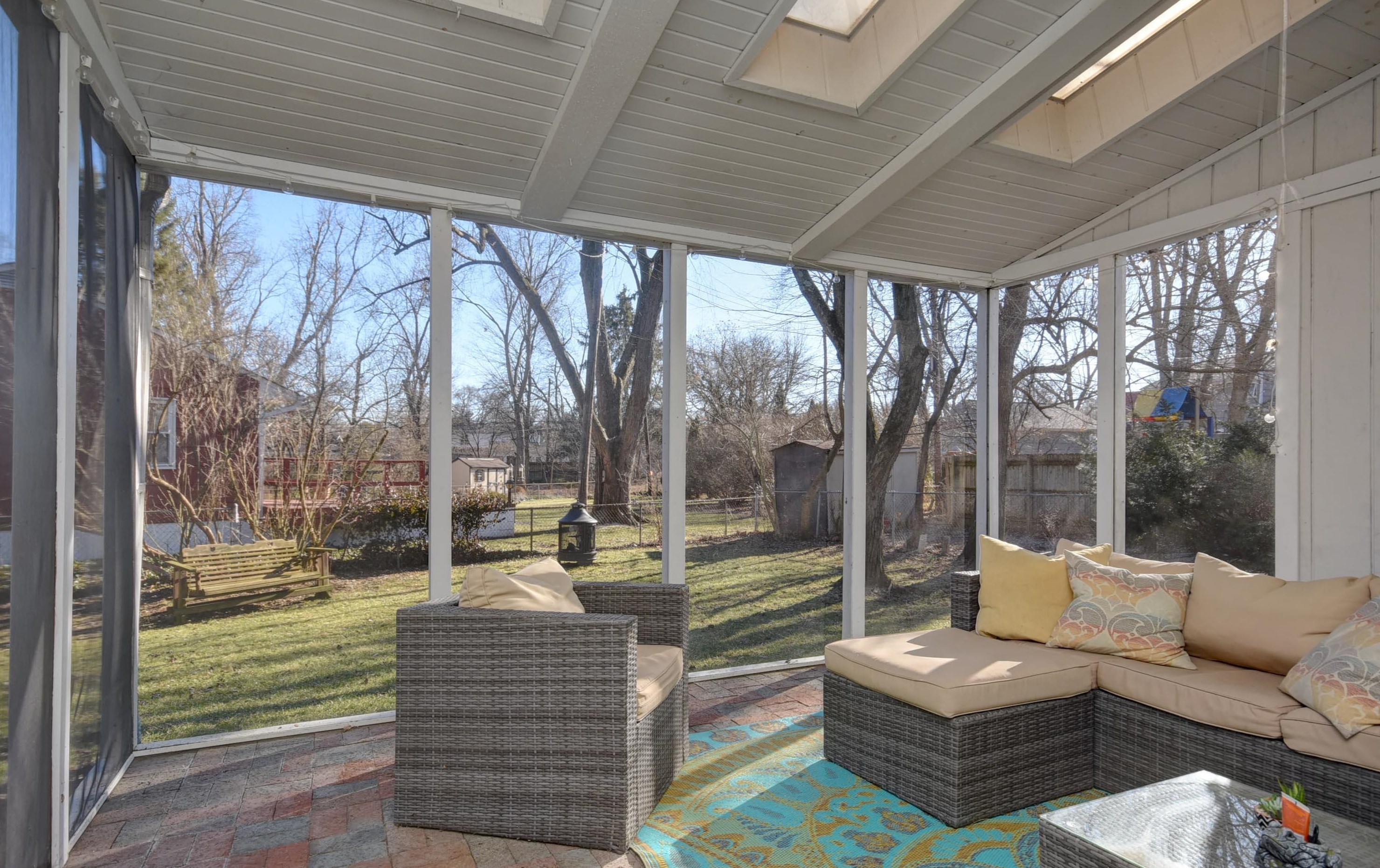 975 Caniff Rd, Columbus OH 43221-1677 exterior