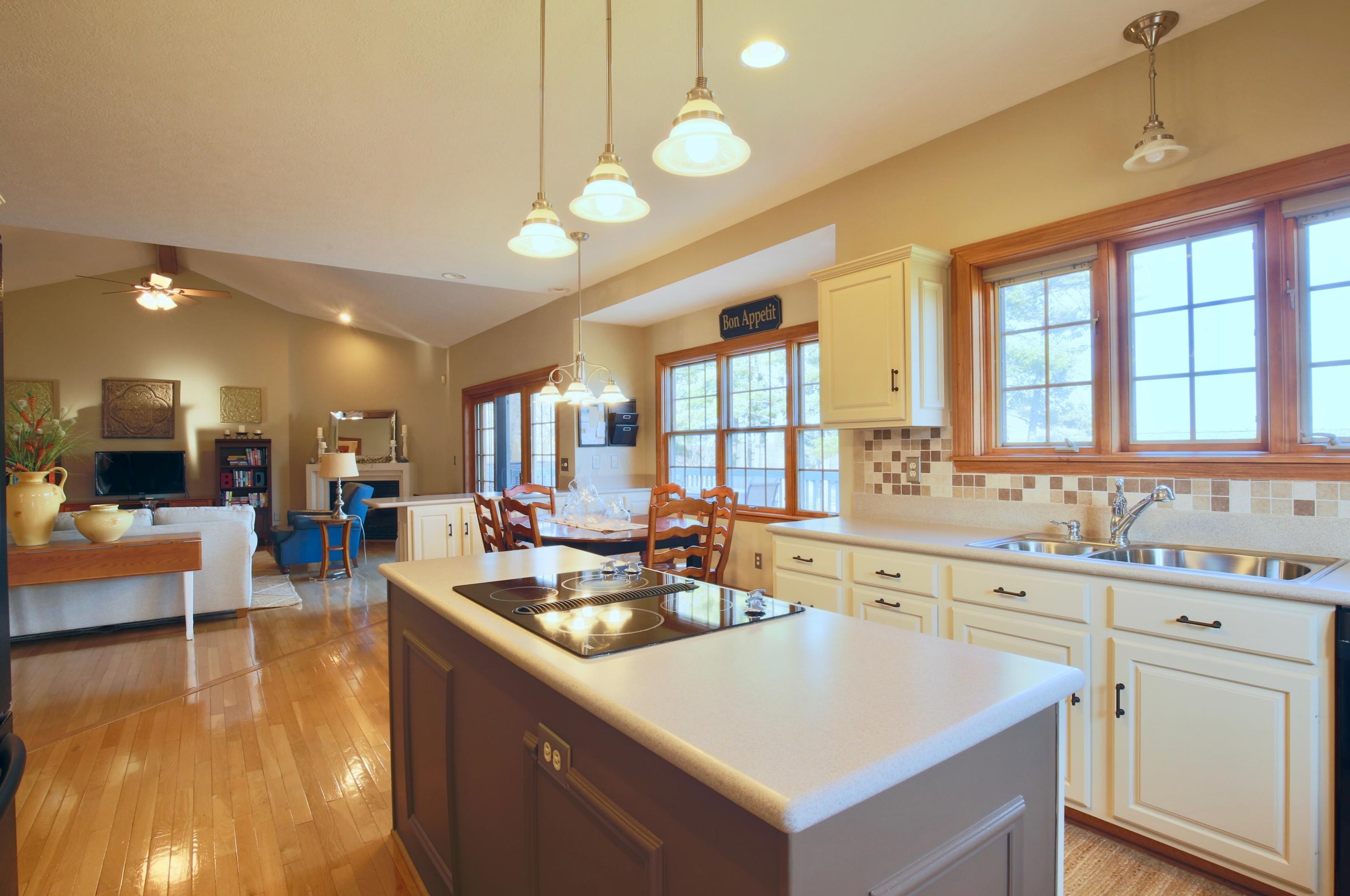 1400 Pine Crest Dr, Lancaster OH 43130-7731 exterior