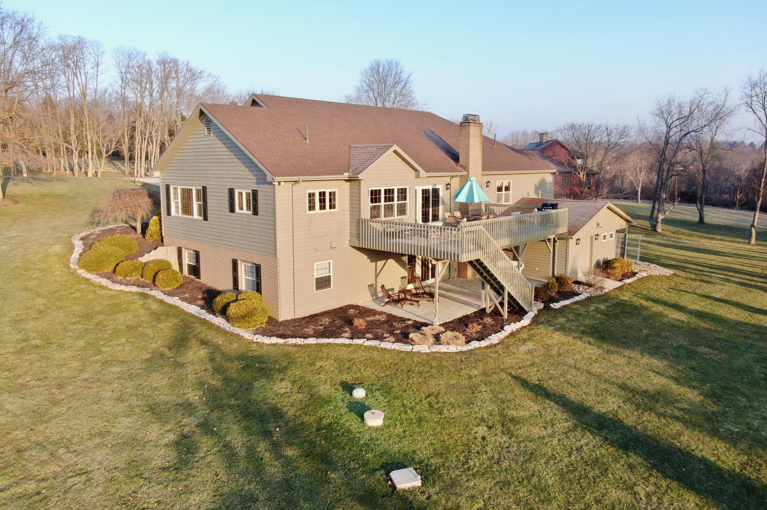 1400 Pine Crest Dr, Lancaster OH 43130-7731 exterior