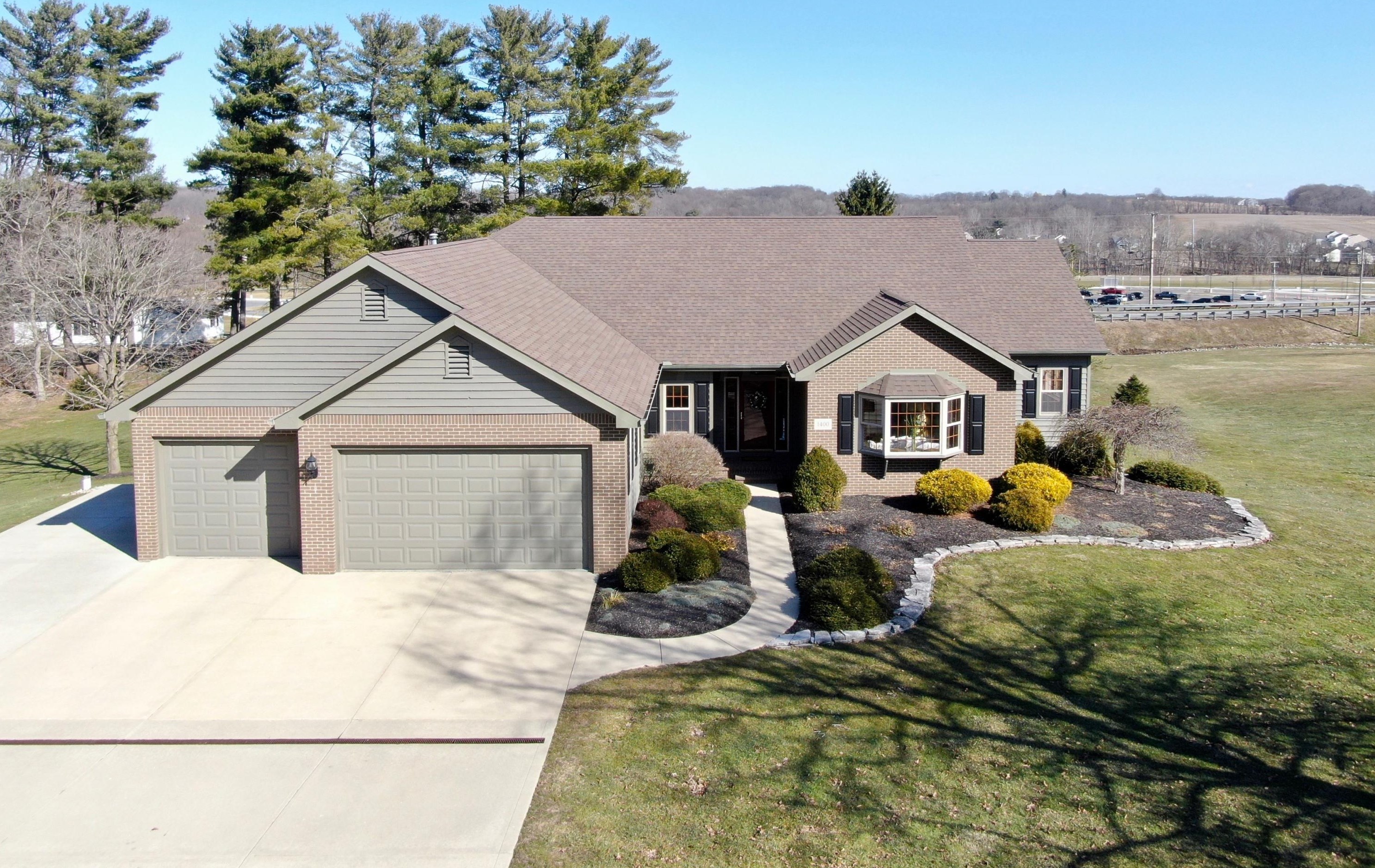 1400 Pine Crest Dr, Lancaster, OH 43130