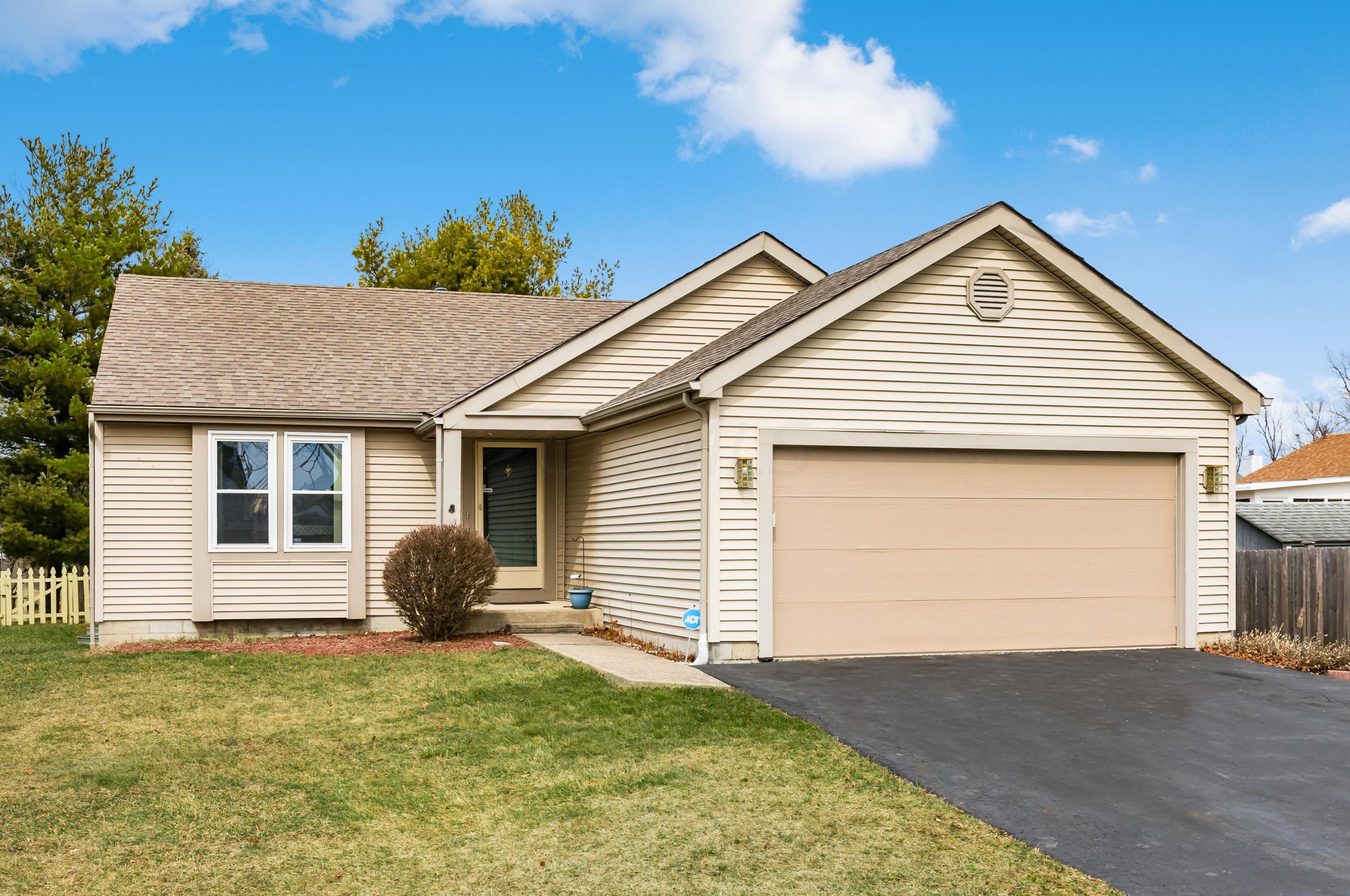 3584 Aaron Dr, Columbus, OH 43228-7016