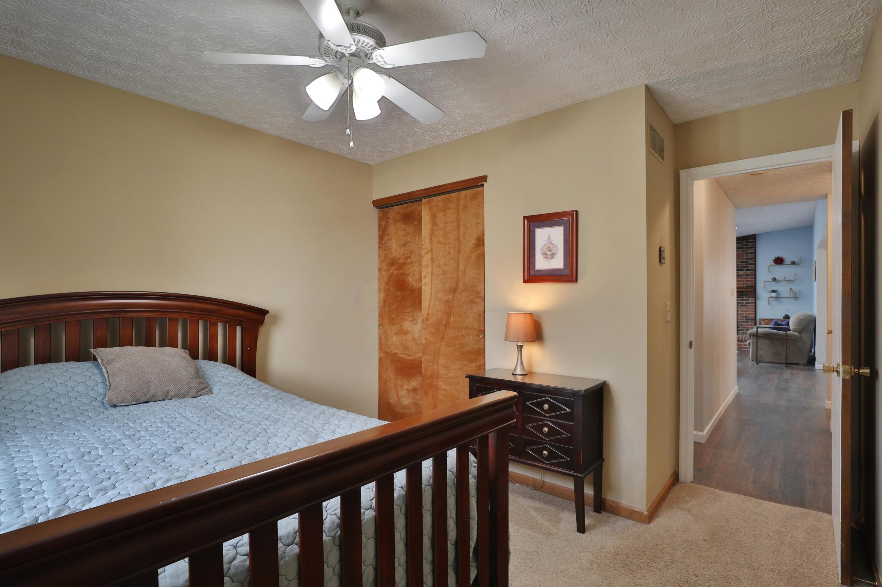 2206 Grn Is Dr, Columbus OH 43228-9432 exterior