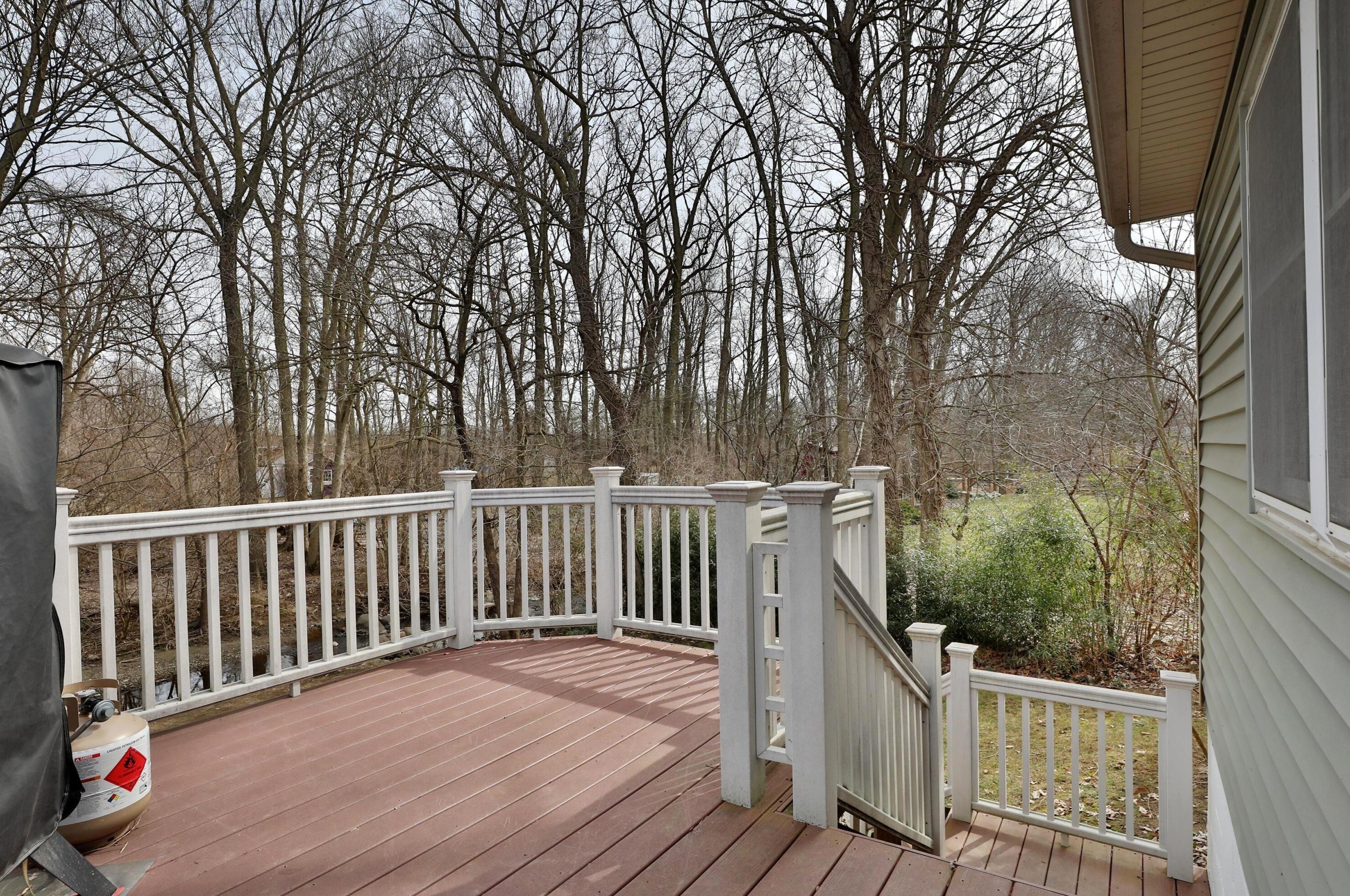 2206 Grn Is Dr, Columbus OH 43228-9432 exterior