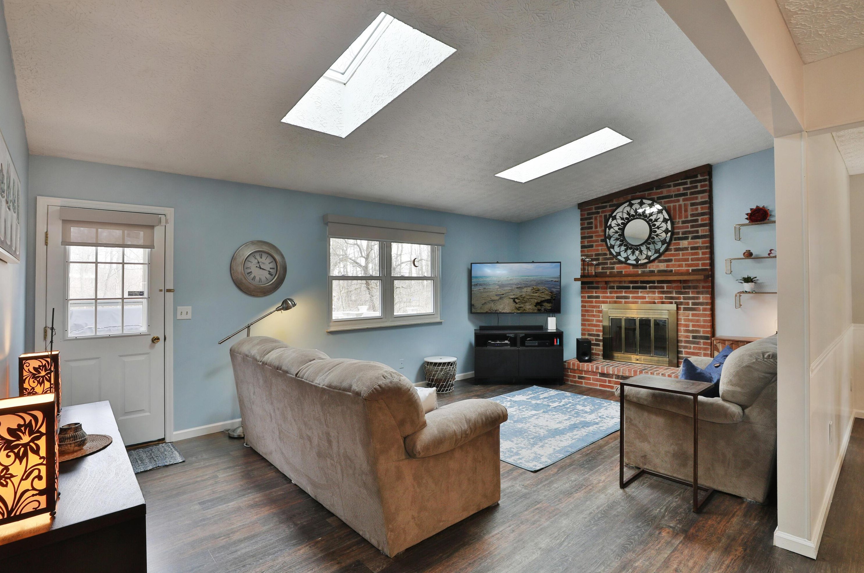 2206 Grn Is Dr, Columbus OH 43228-9432 exterior