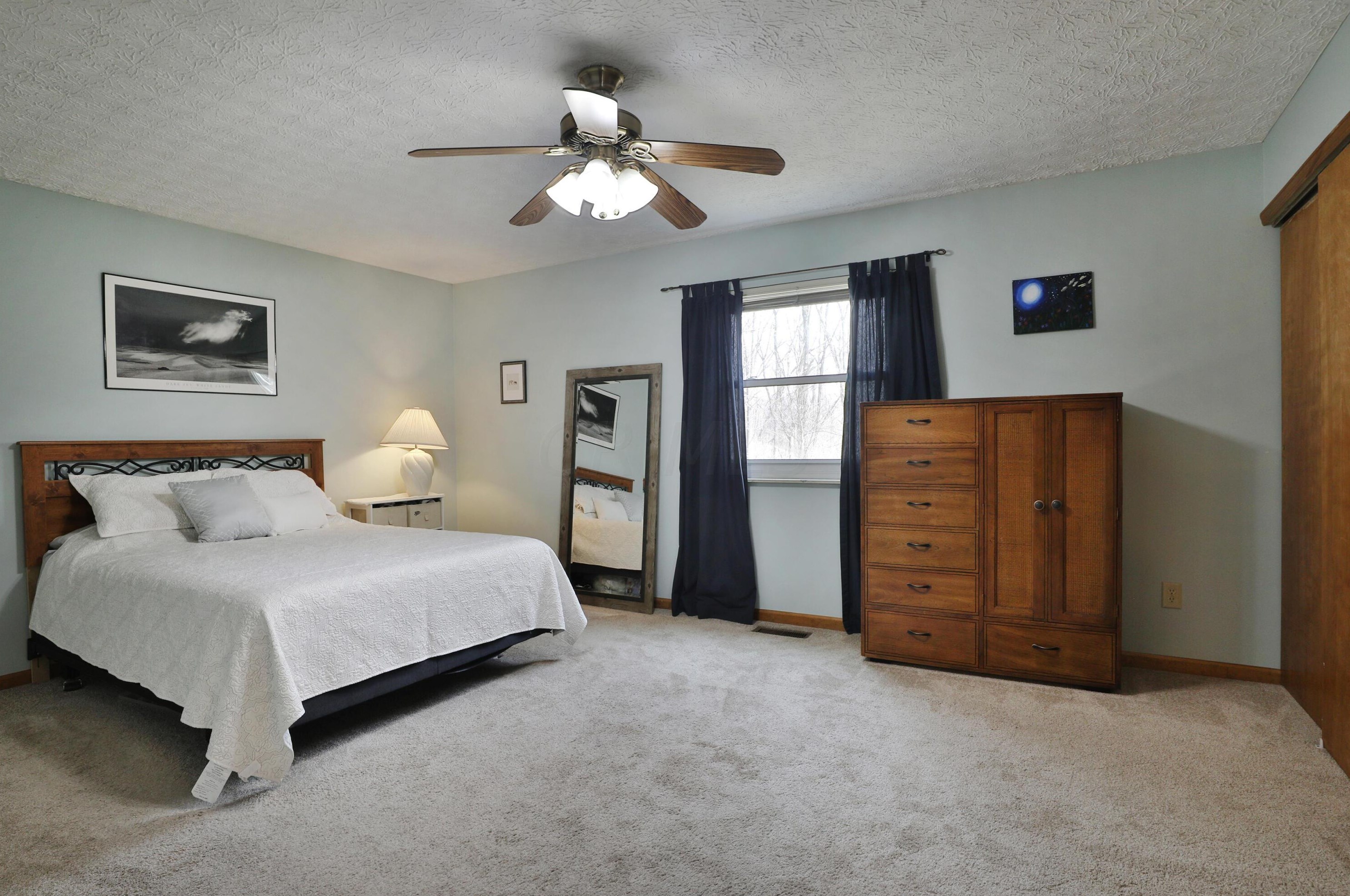 2206 Grn Is Dr, Columbus OH 43228-9432 exterior