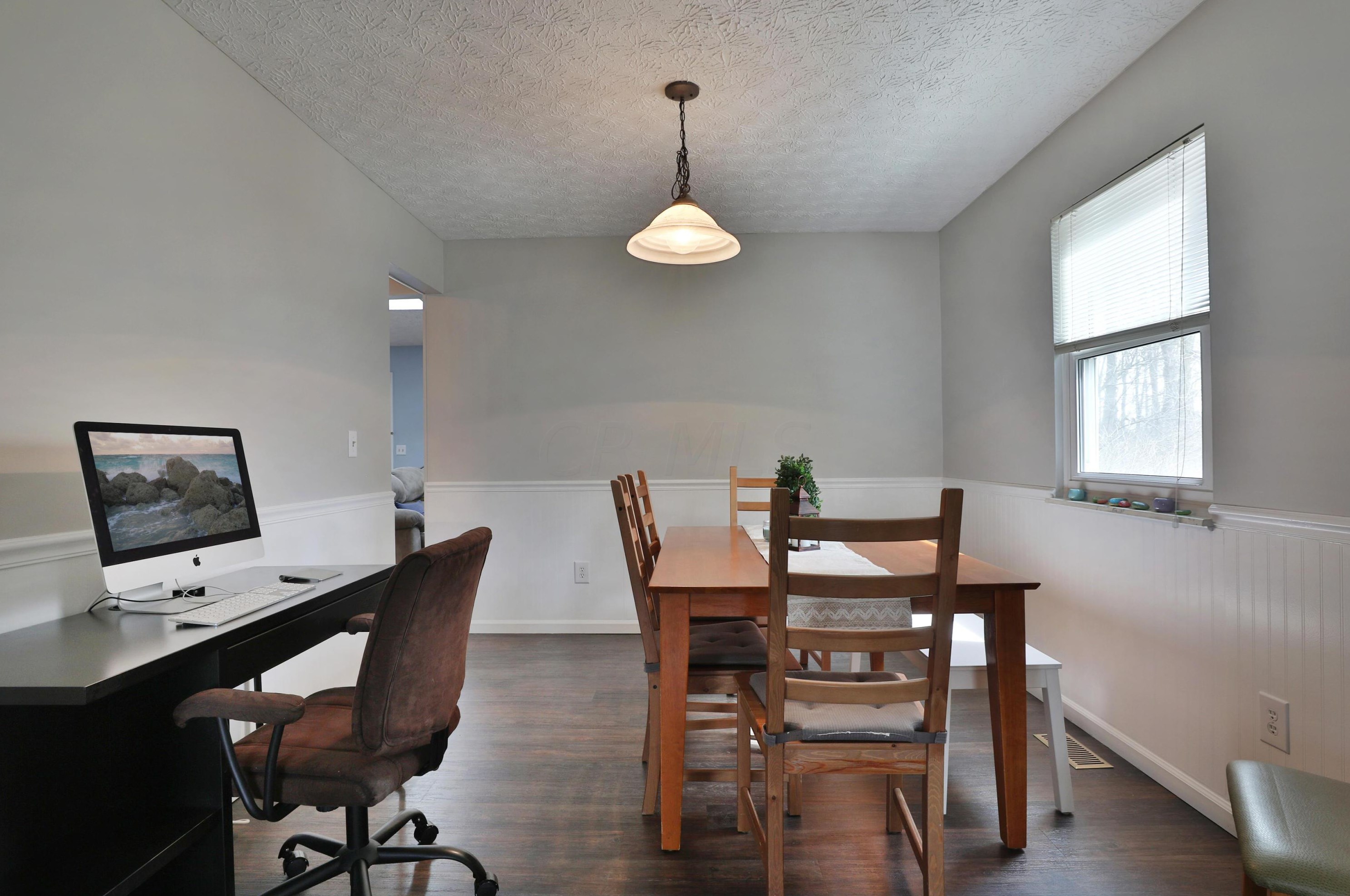 2206 Grn Is Dr, Columbus OH 43228-9432 exterior