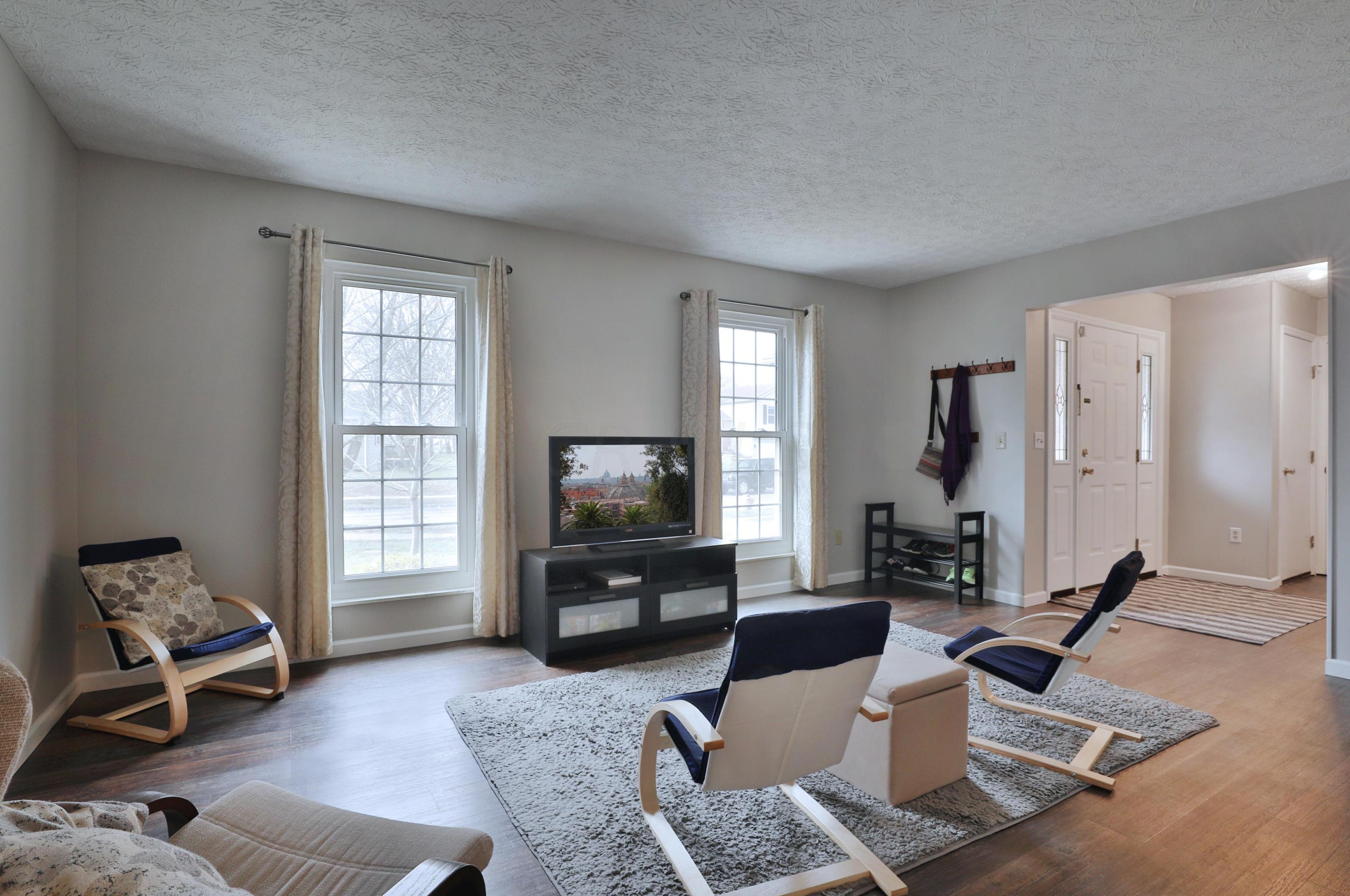 2206 Grn Is Dr, Columbus OH 43228-9432 exterior