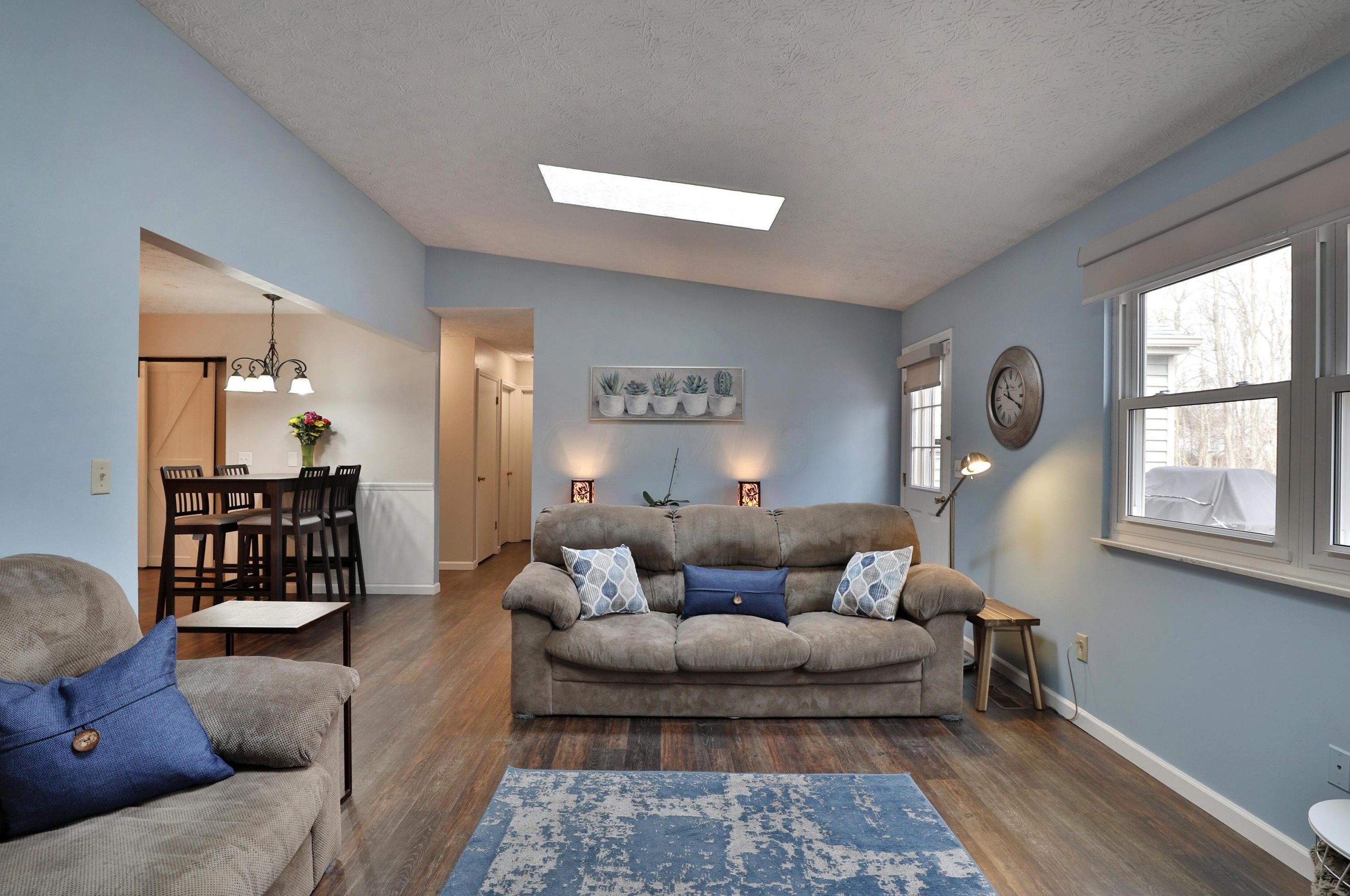 2206 Grn Is Dr, Columbus OH 43228-9432 exterior