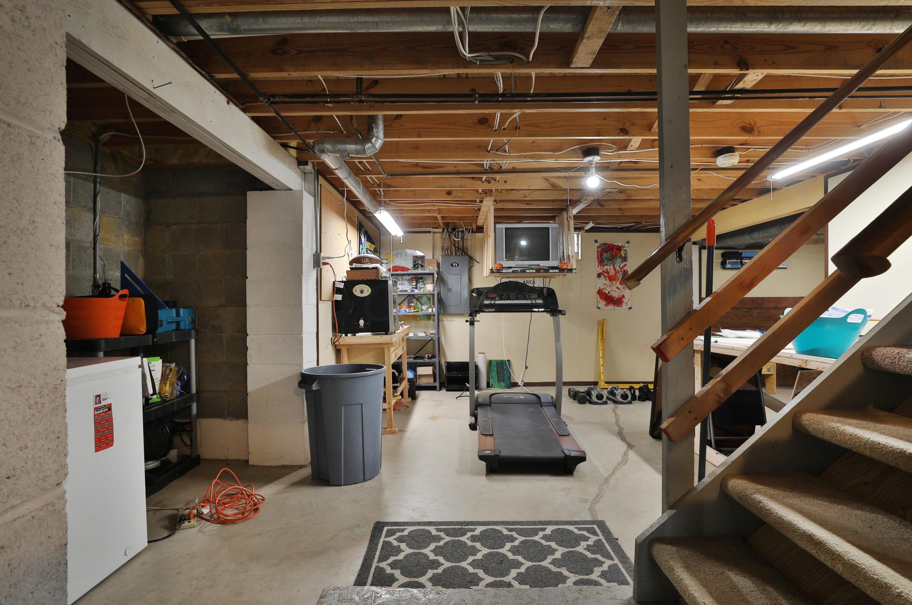 2206 Grn Is Dr, Columbus OH 43228-9432 exterior