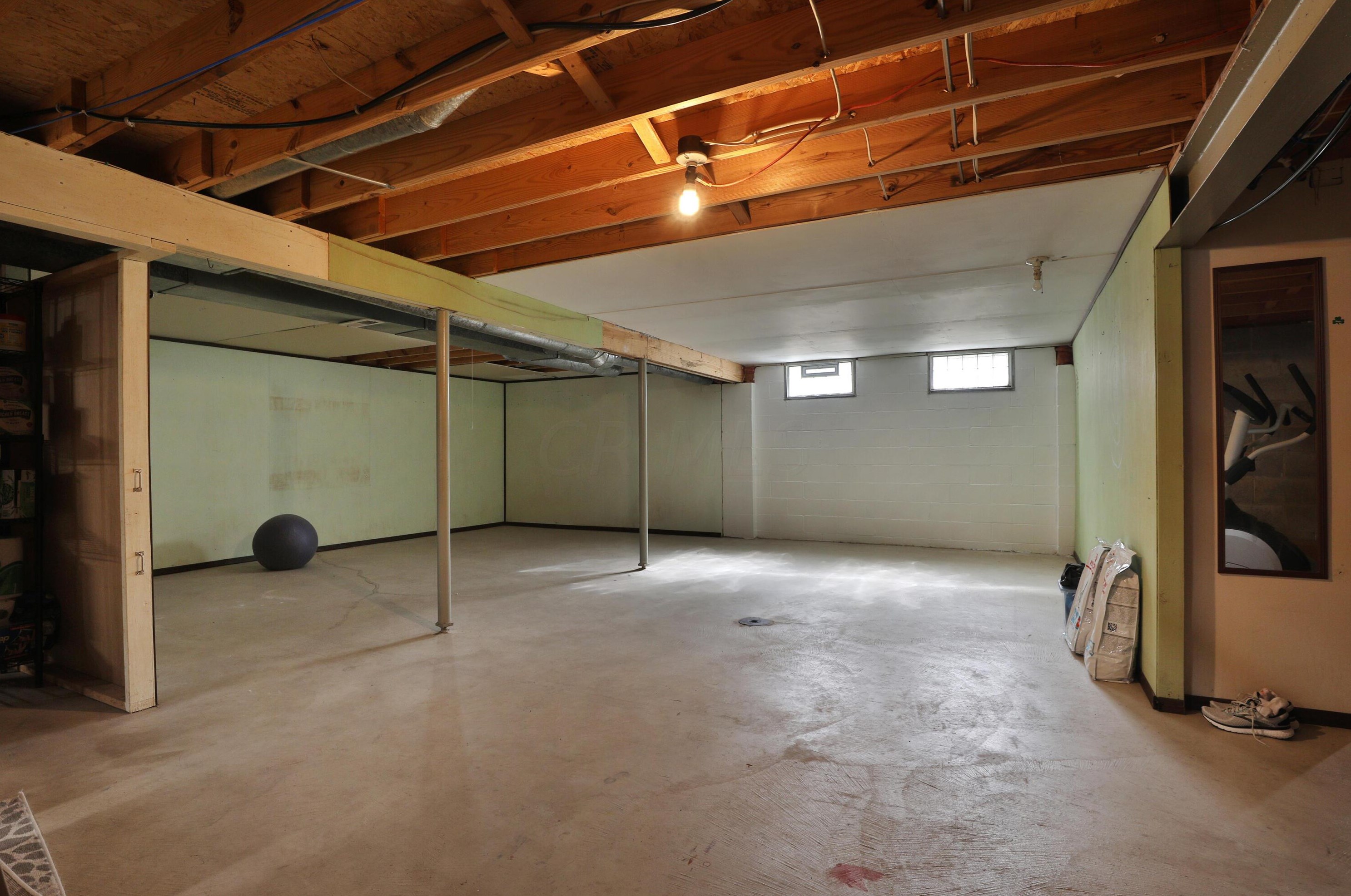 2206 Grn Is Dr, Columbus OH 43228-9432 exterior