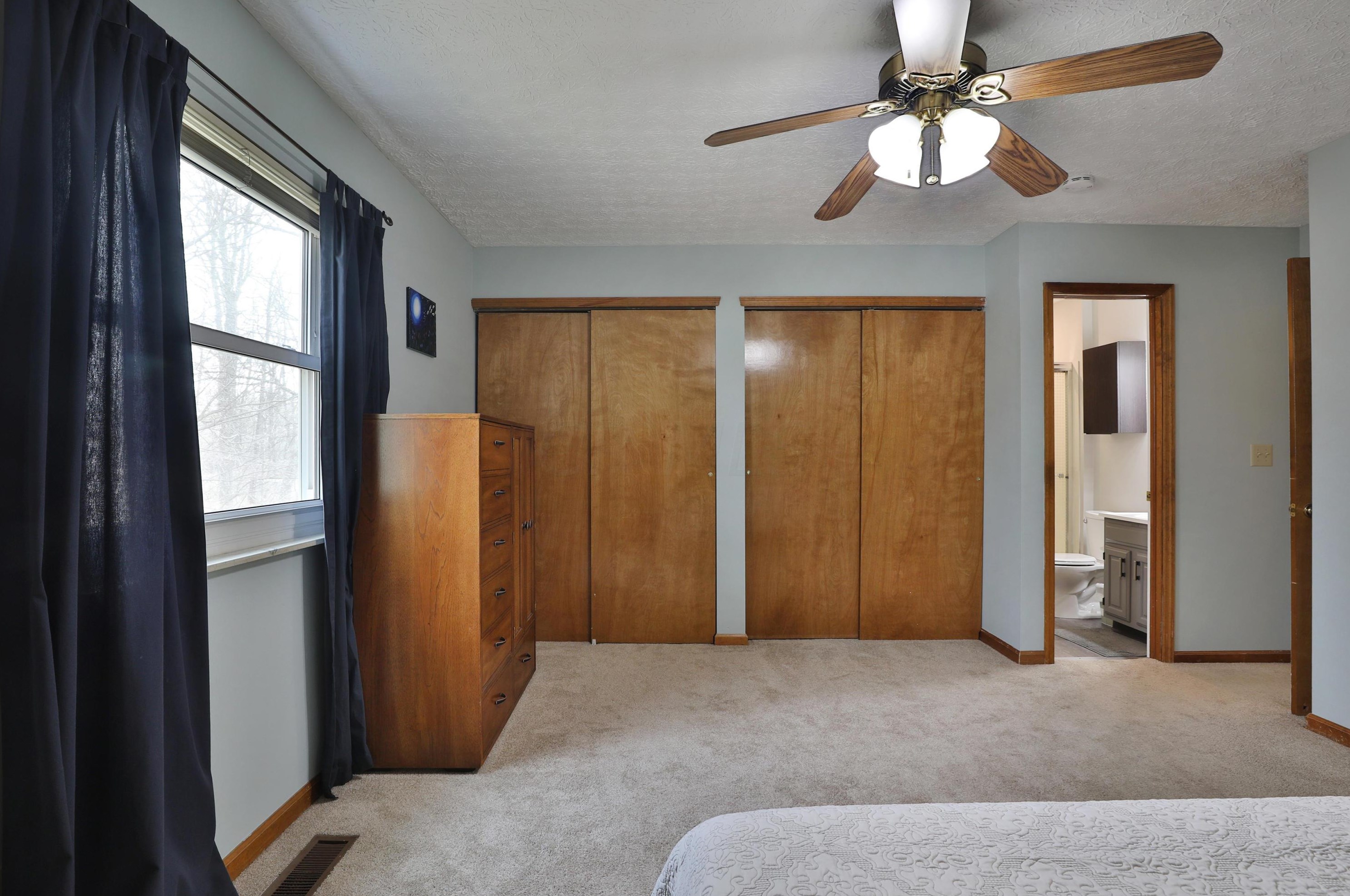 2206 Grn Is Dr, Columbus OH 43228-9432 exterior