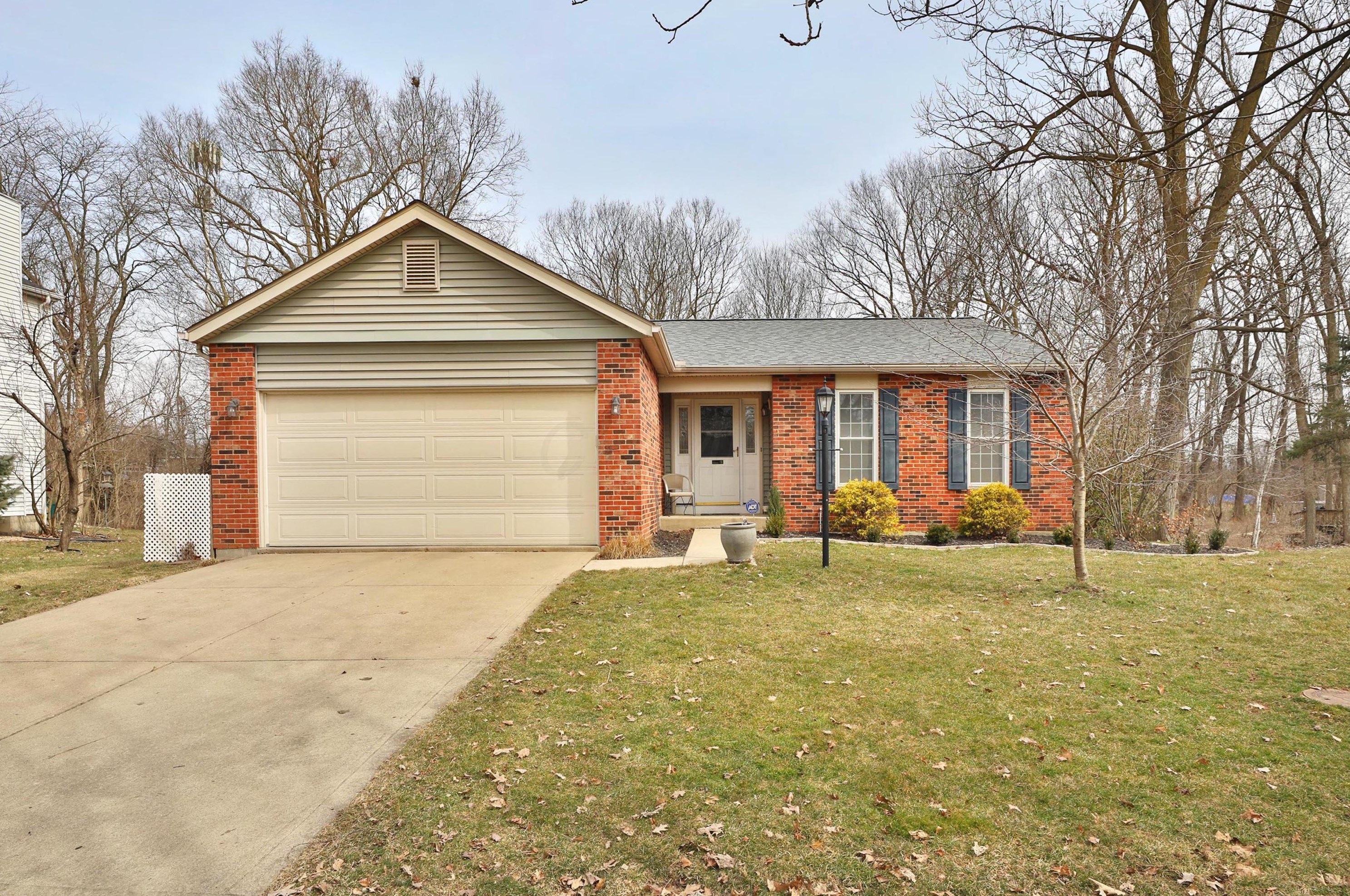 2206 Green Island Dr, Columbus, OH 43228-9432