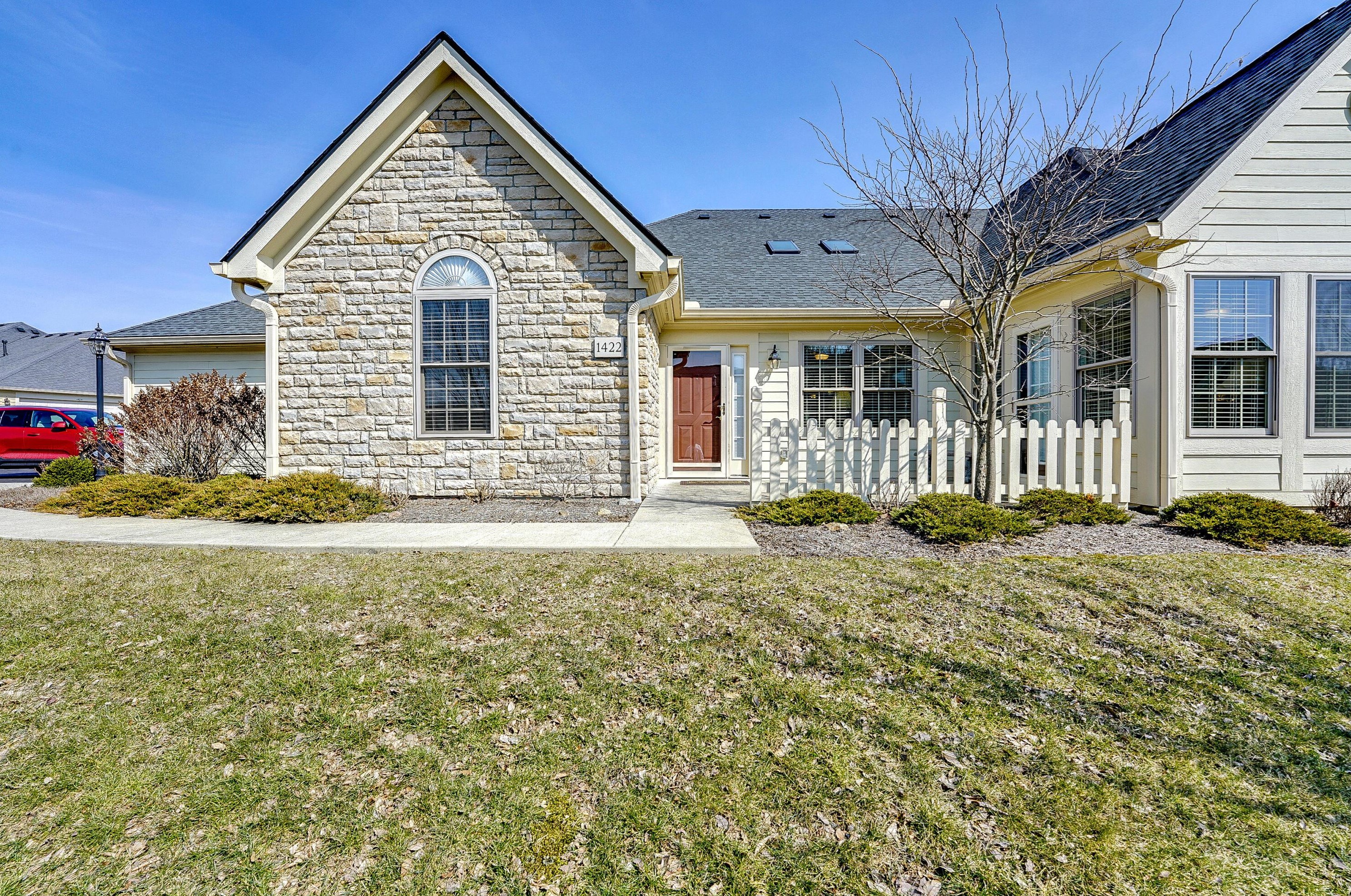 1422 Meadow Ridge Dr, Lancaster, OH 43130-7719