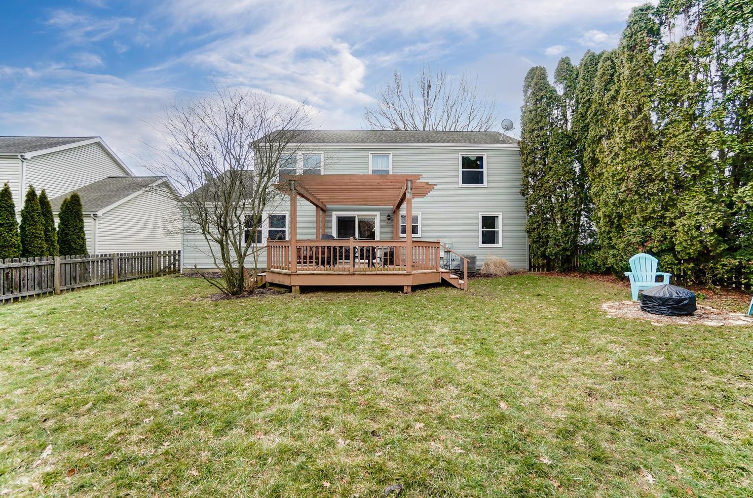 3884 Equestrian Ct, Columbus OH 43221-5902 exterior