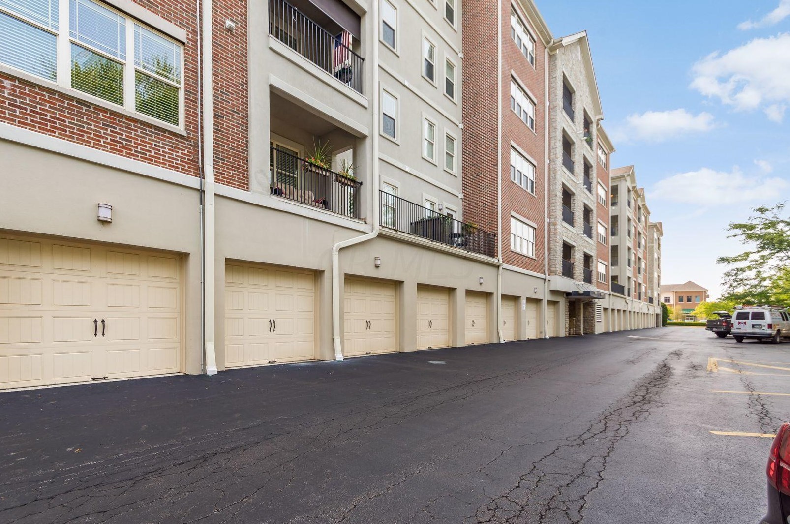 3175 Tremont Rd, Columbus OH  43221-2036 exterior