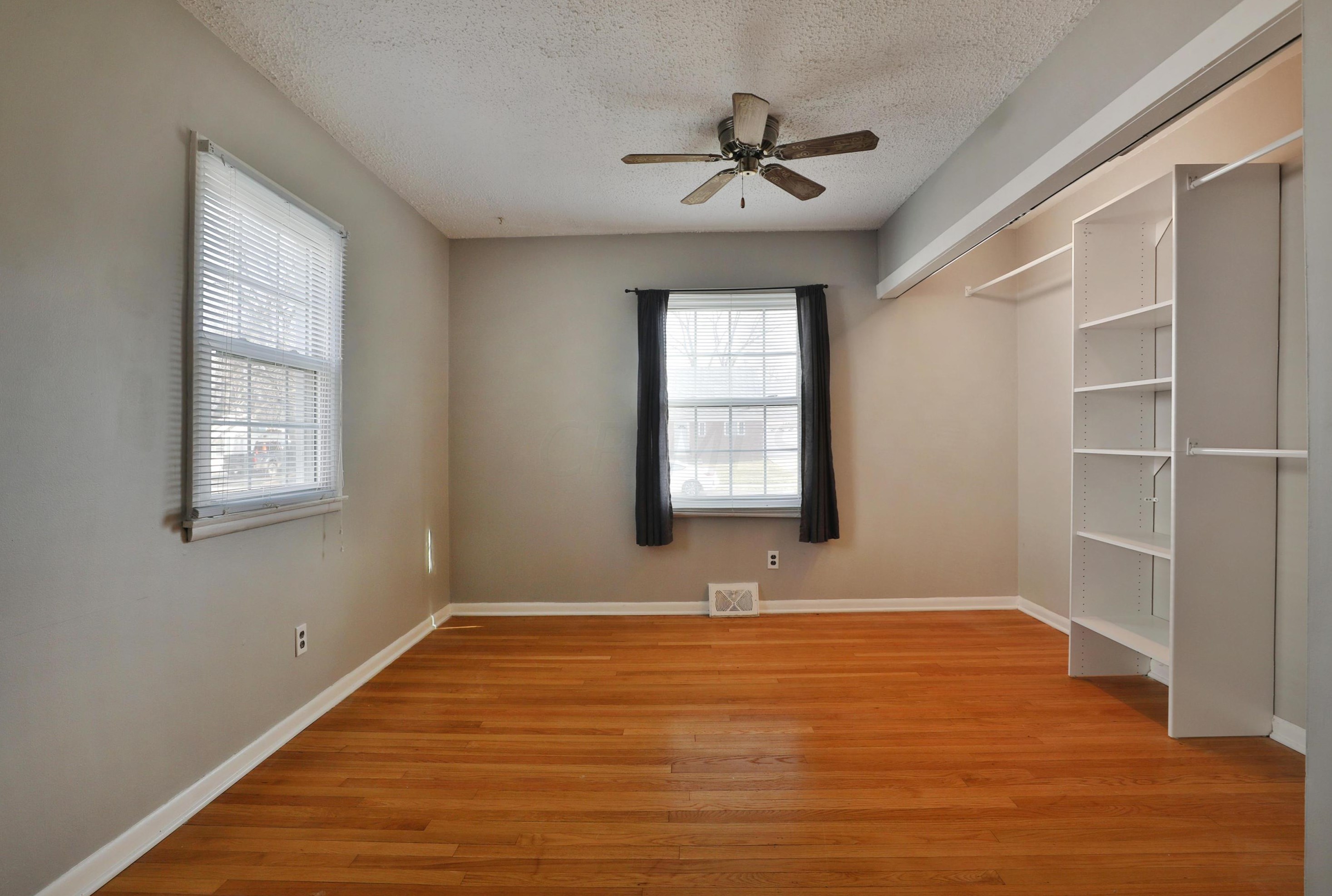 349 Danhurst Rd, Columbus OH 43228-1343 exterior