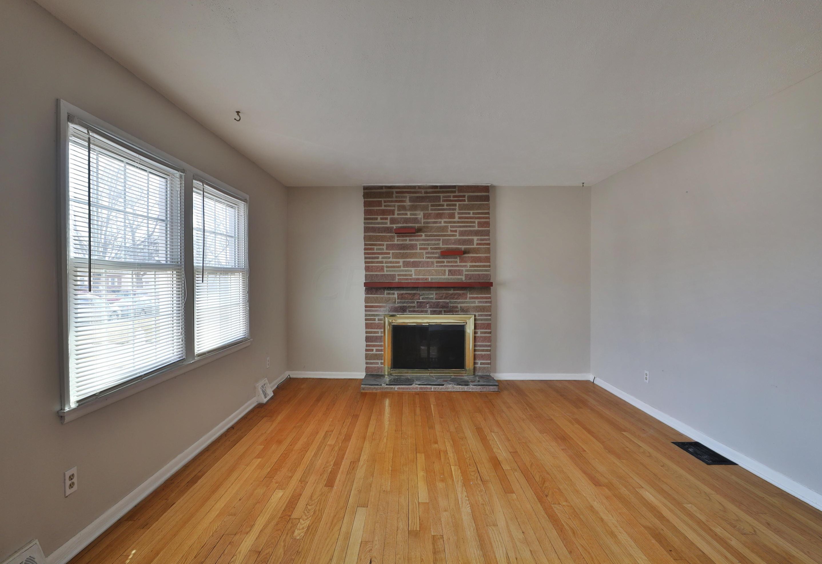 349 Danhurst Rd, Columbus OH 43228-1343 exterior