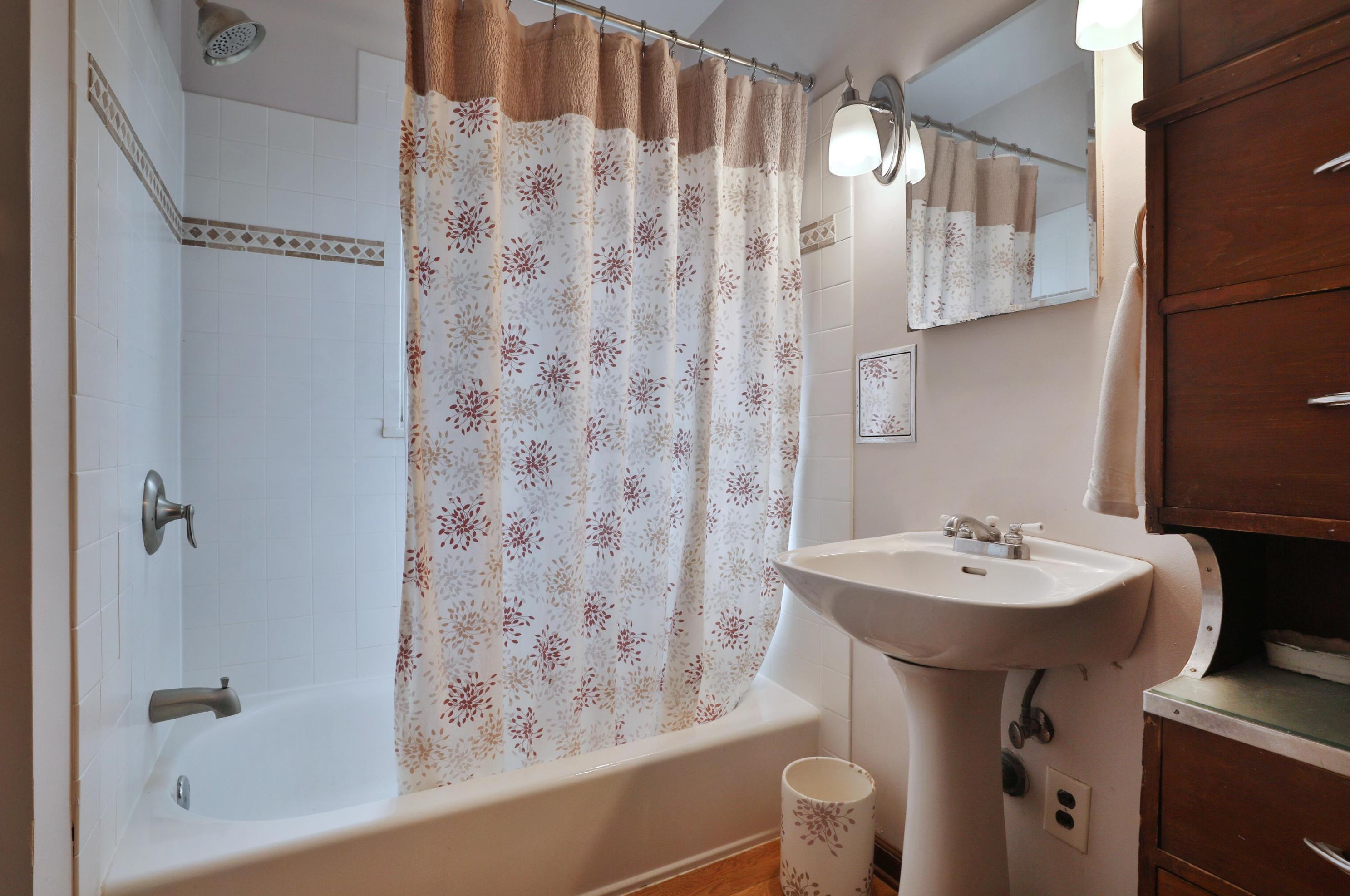 387 Blenheim Rd, Columbus OH 43214-3219 exterior