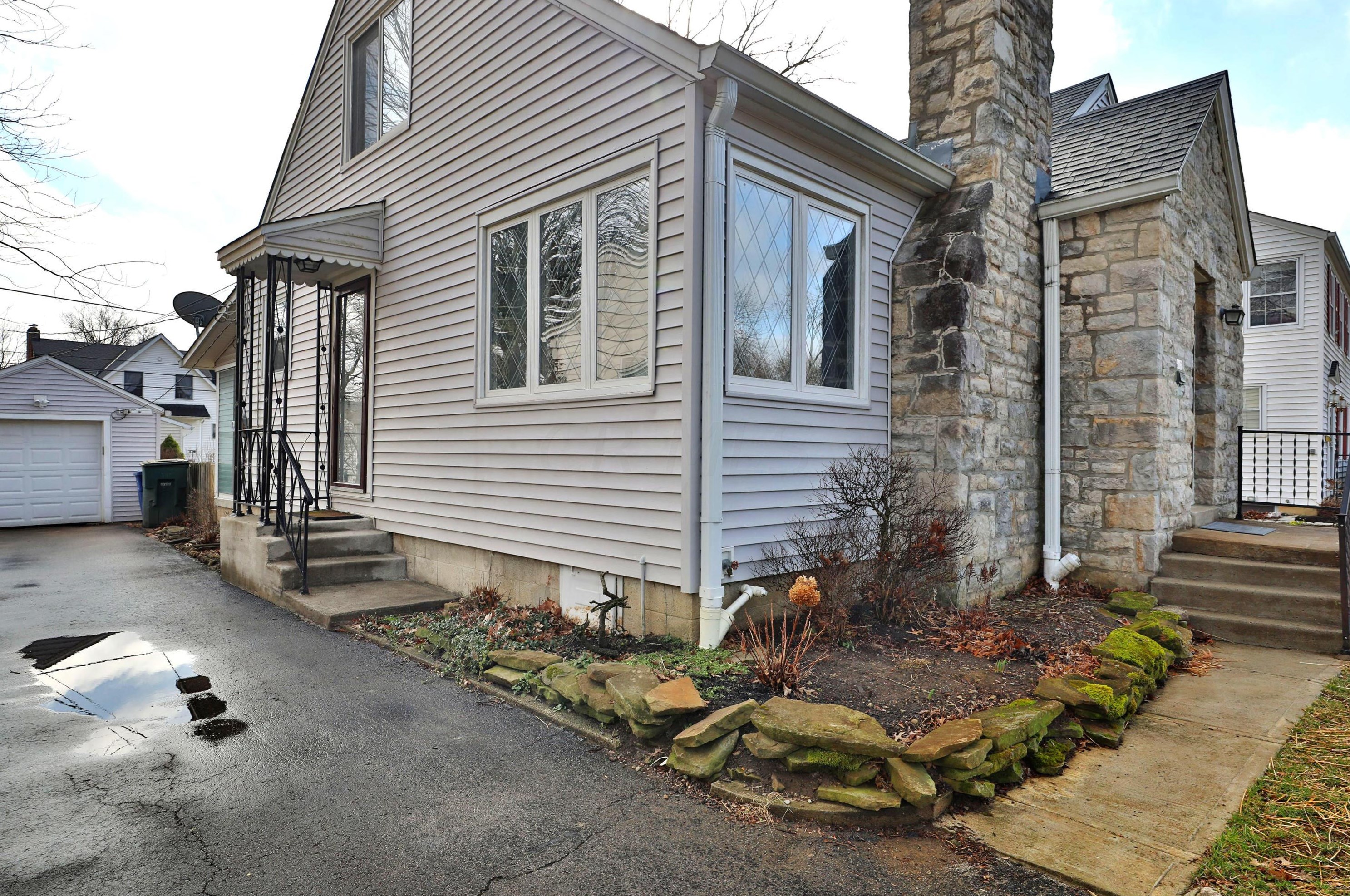 387 Blenheim Rd, Columbus, OH 43214-3219