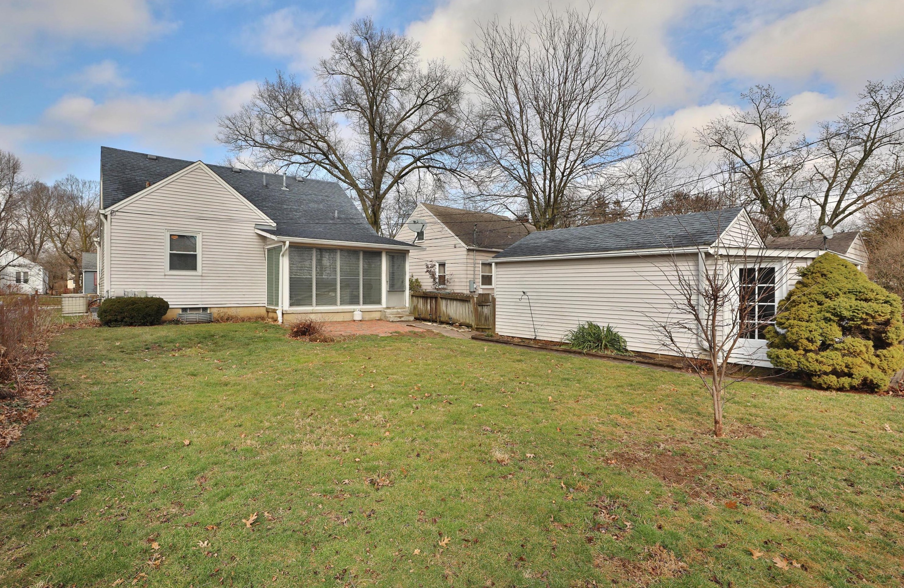 387 Blenheim Rd, Columbus OH 43214-3219 exterior