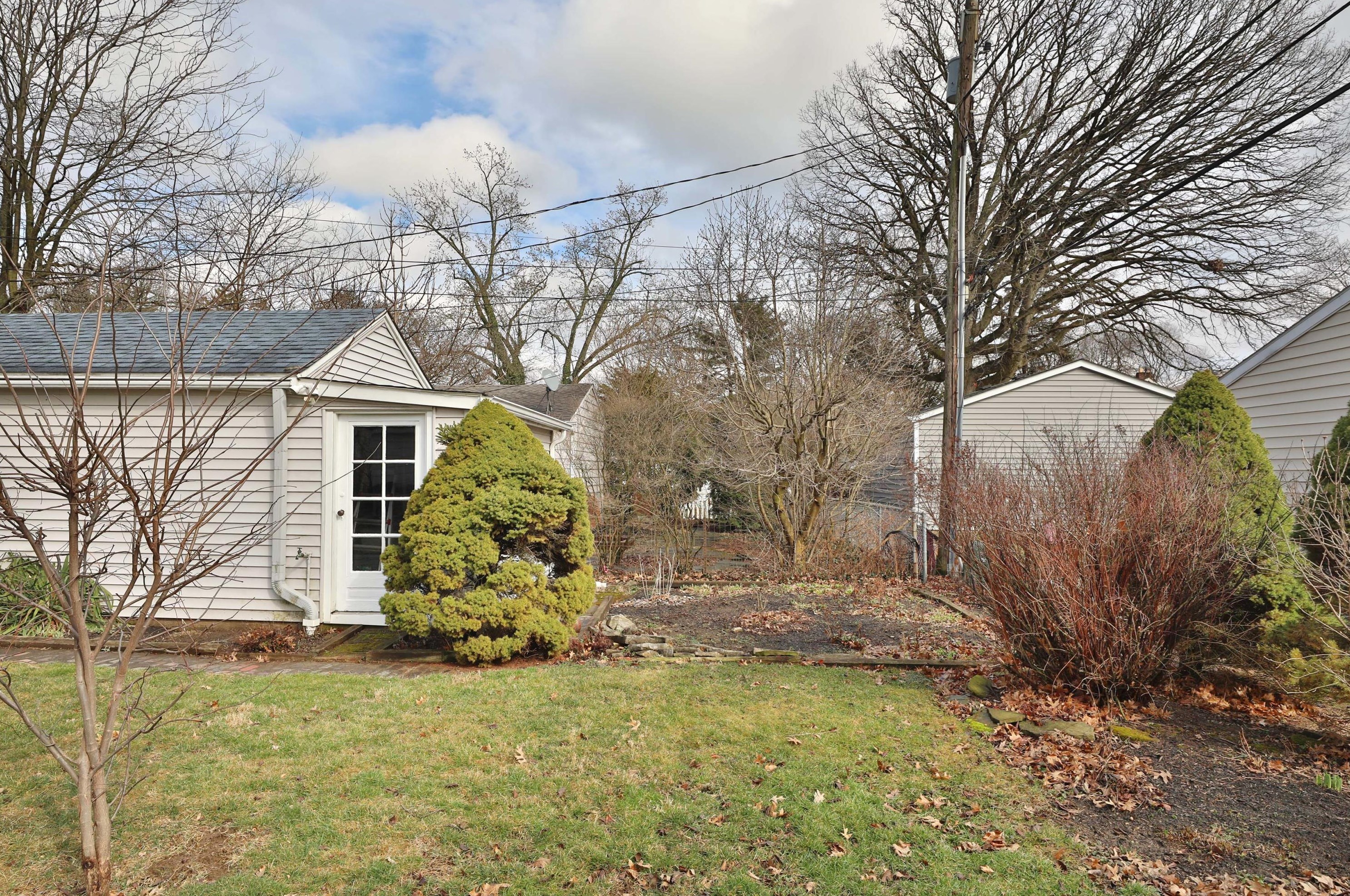 387 Blenheim Rd, Columbus OH 43214-3219 exterior