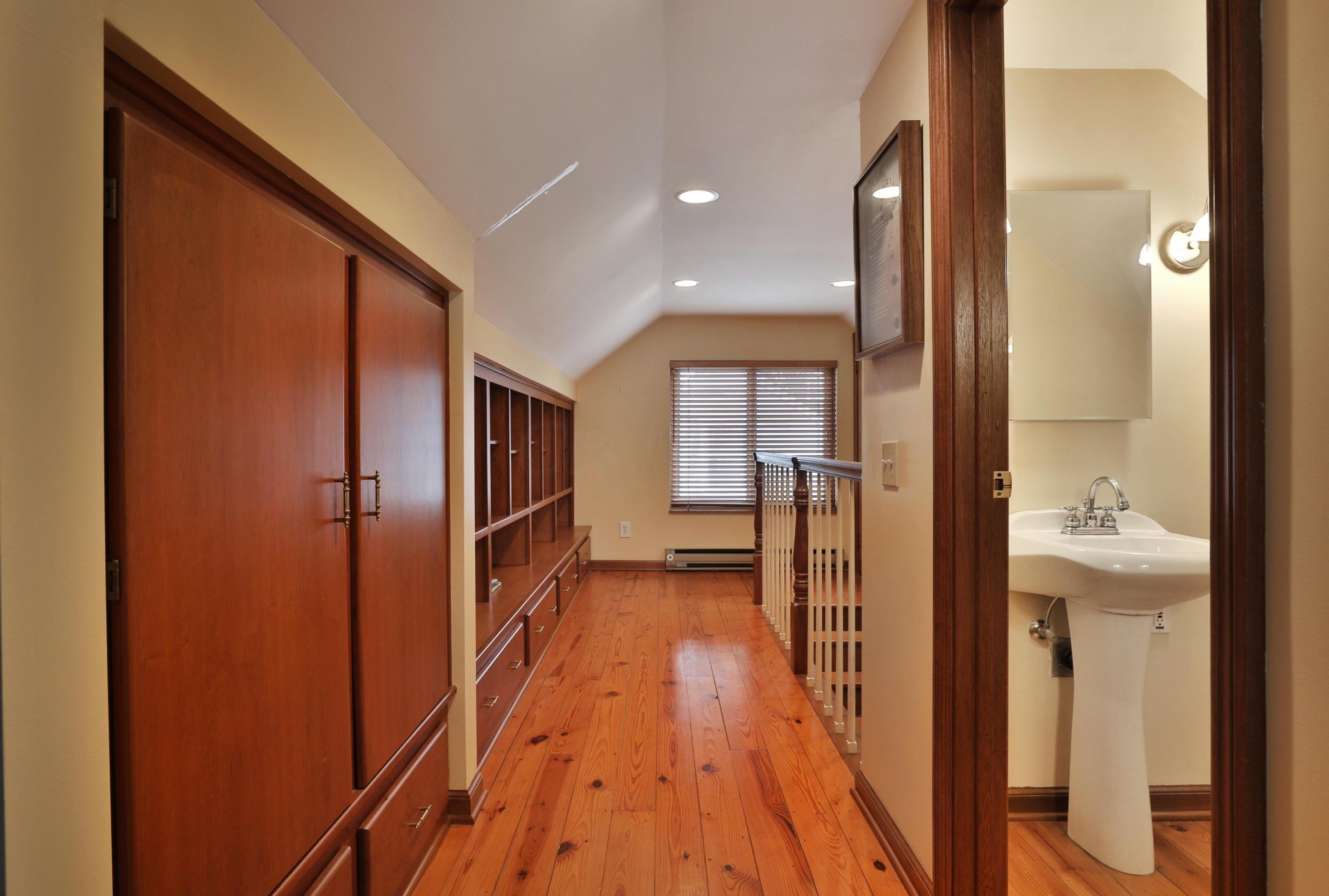 387 Blenheim Rd, Columbus OH 43214-3219 exterior