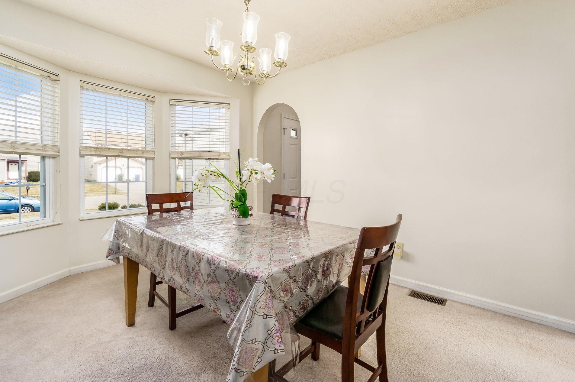 5595 Deforest Dr, Columbus, OH 43232-7515