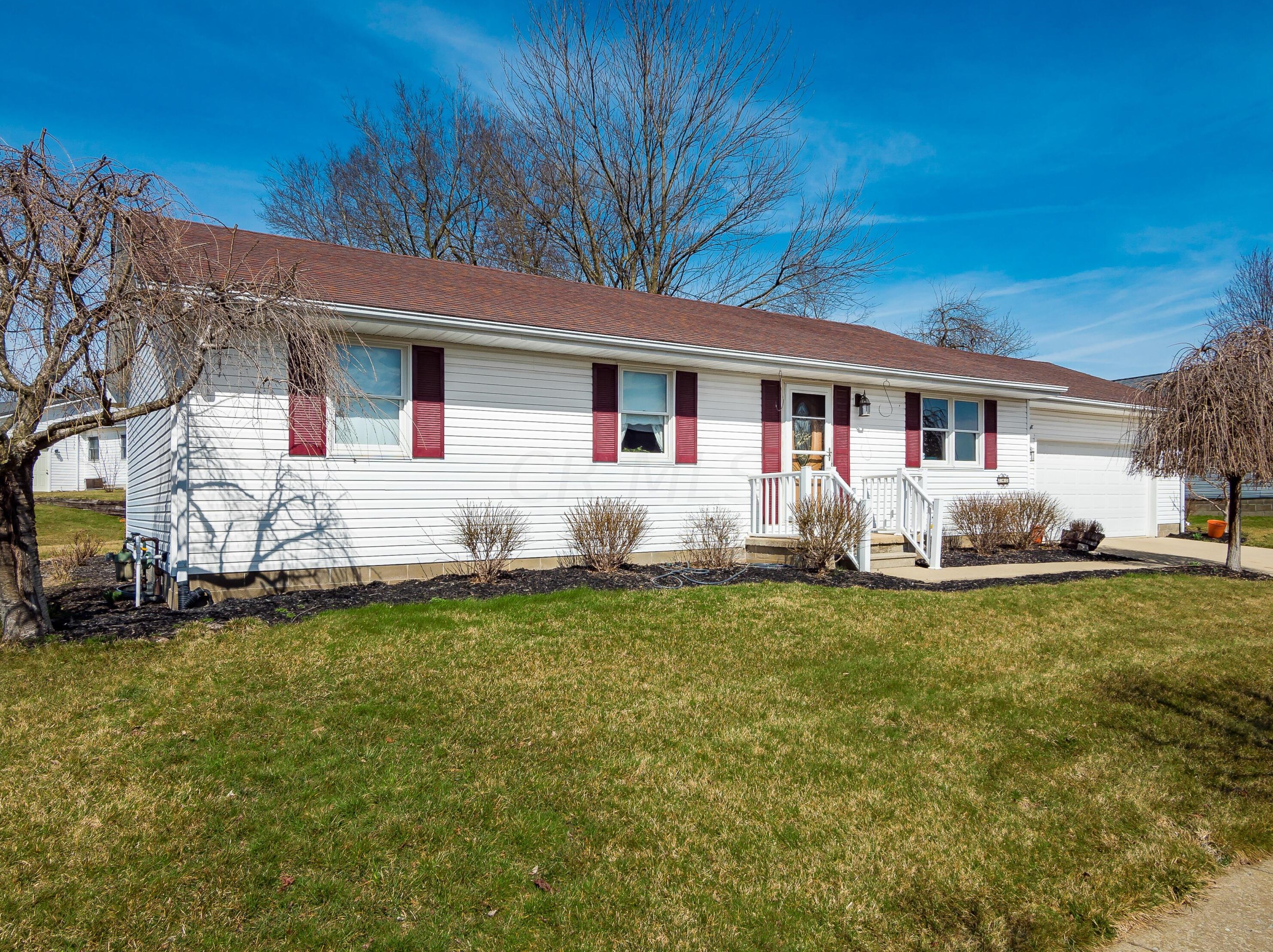 240 Westwood Dr, Circleville, OH 43113-1547