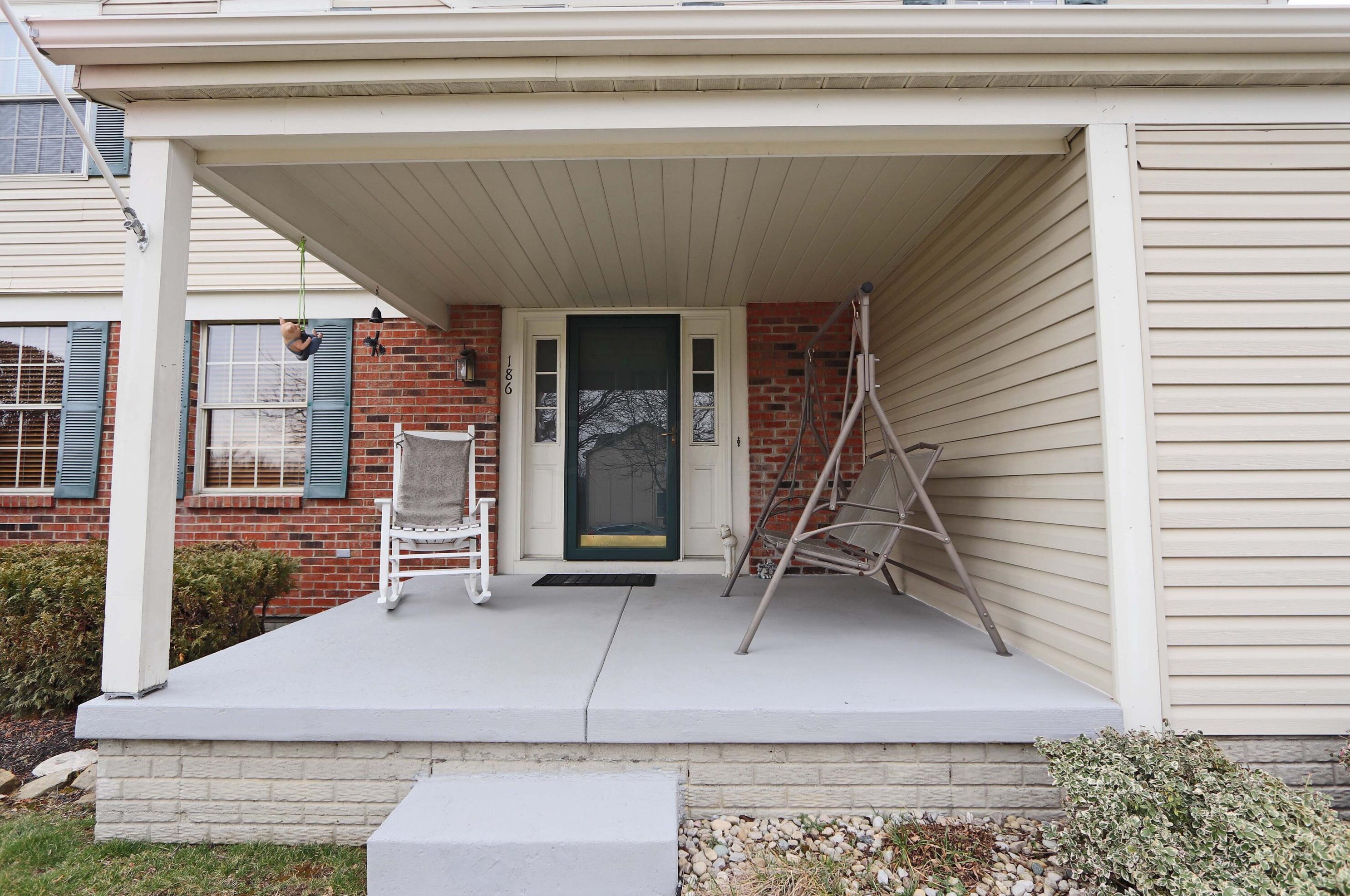 186 Winfall Dr, Columbus, OH 43230-6204