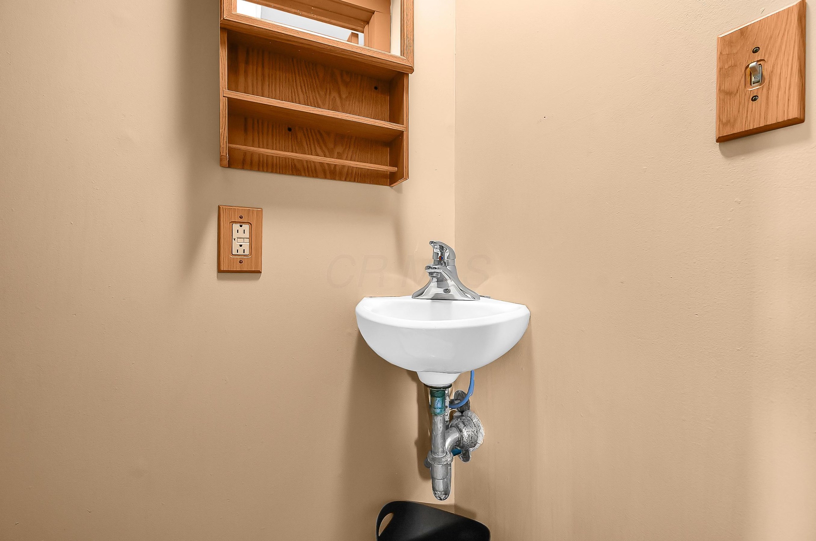 102 Blake Ave, Columbus OH 43202-2908 exterior