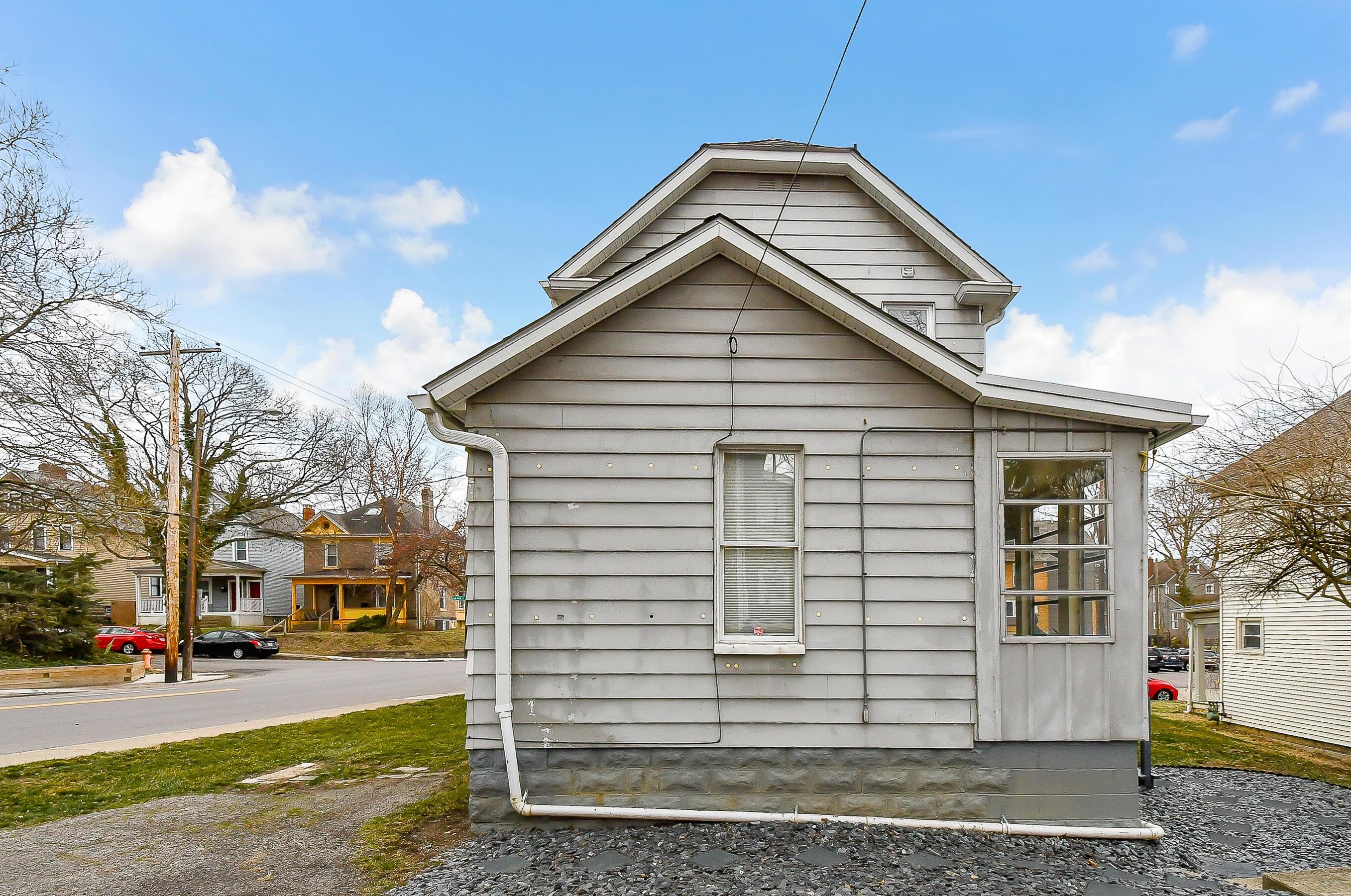 102 Blake Ave, Columbus OH 43202-2908 exterior