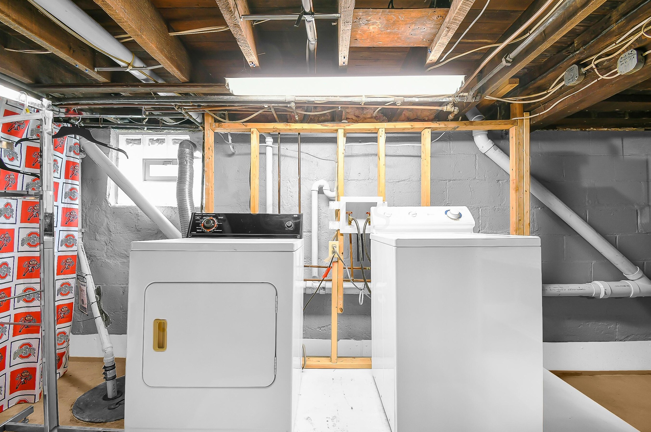 102 Blake Ave, Columbus OH 43202-2908 exterior