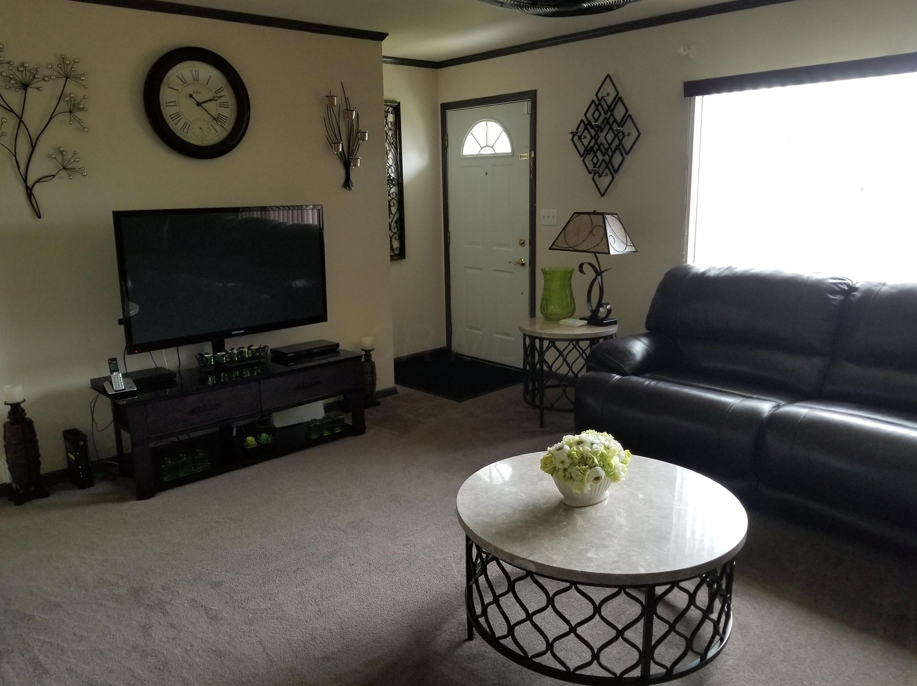 5460 Sandalwood Blvd, Columbus OH 43229-4475 exterior