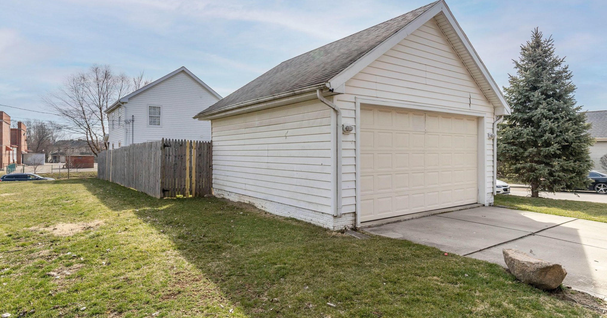 437 Taylor Ave, Columbus OH 43203-1227 exterior