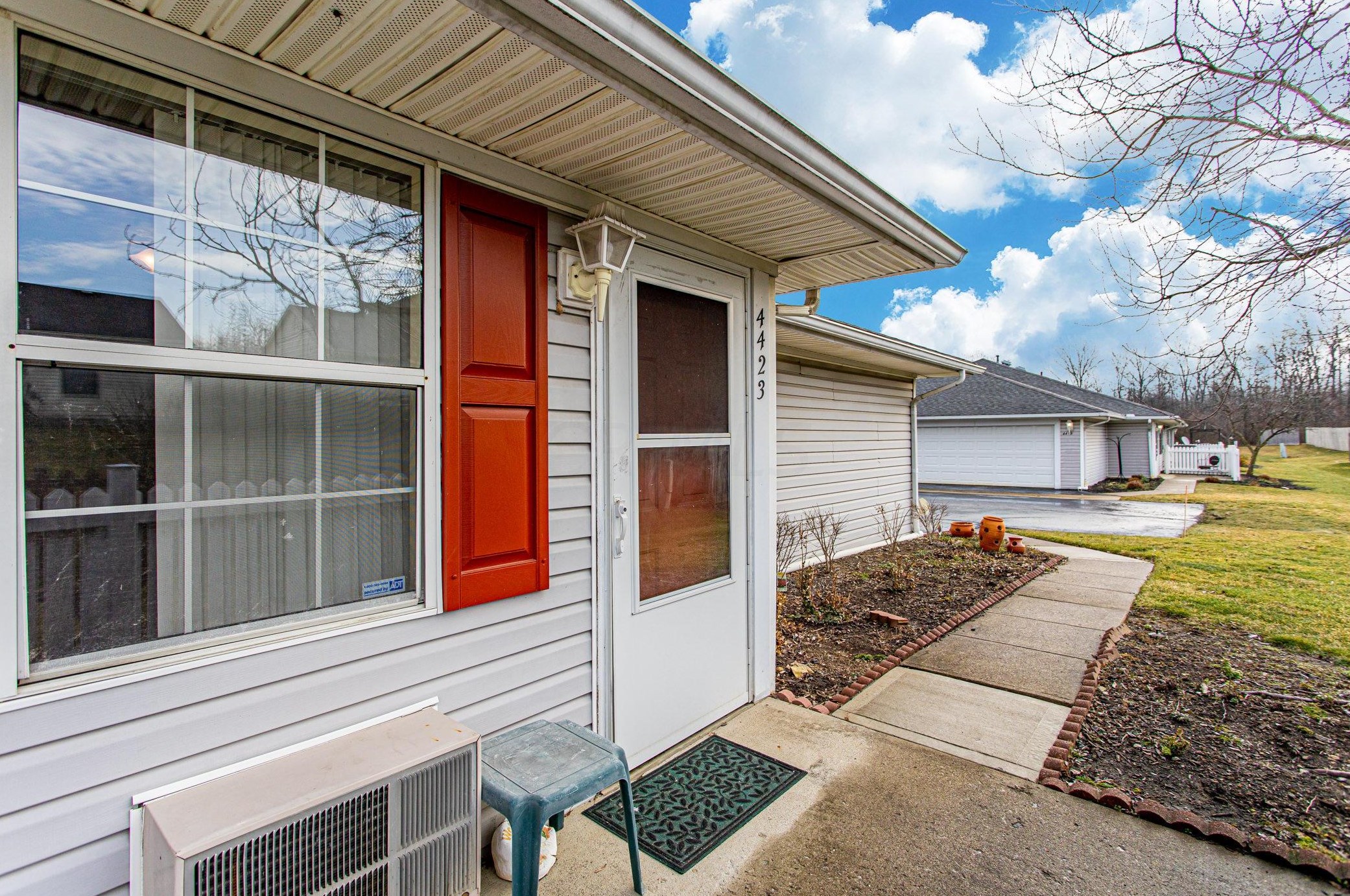 4423 Hammerton Dr, Columbus, OH 43228-6410