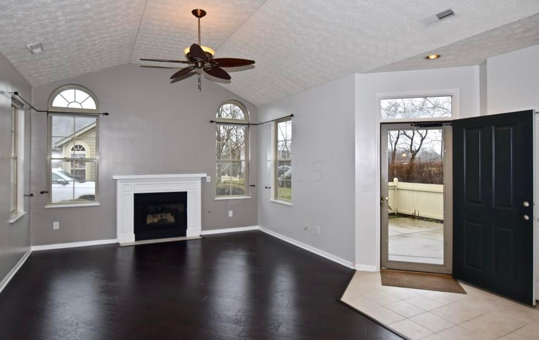 7704 Blue Juniper Dr, Westerville, OH 43082-7075