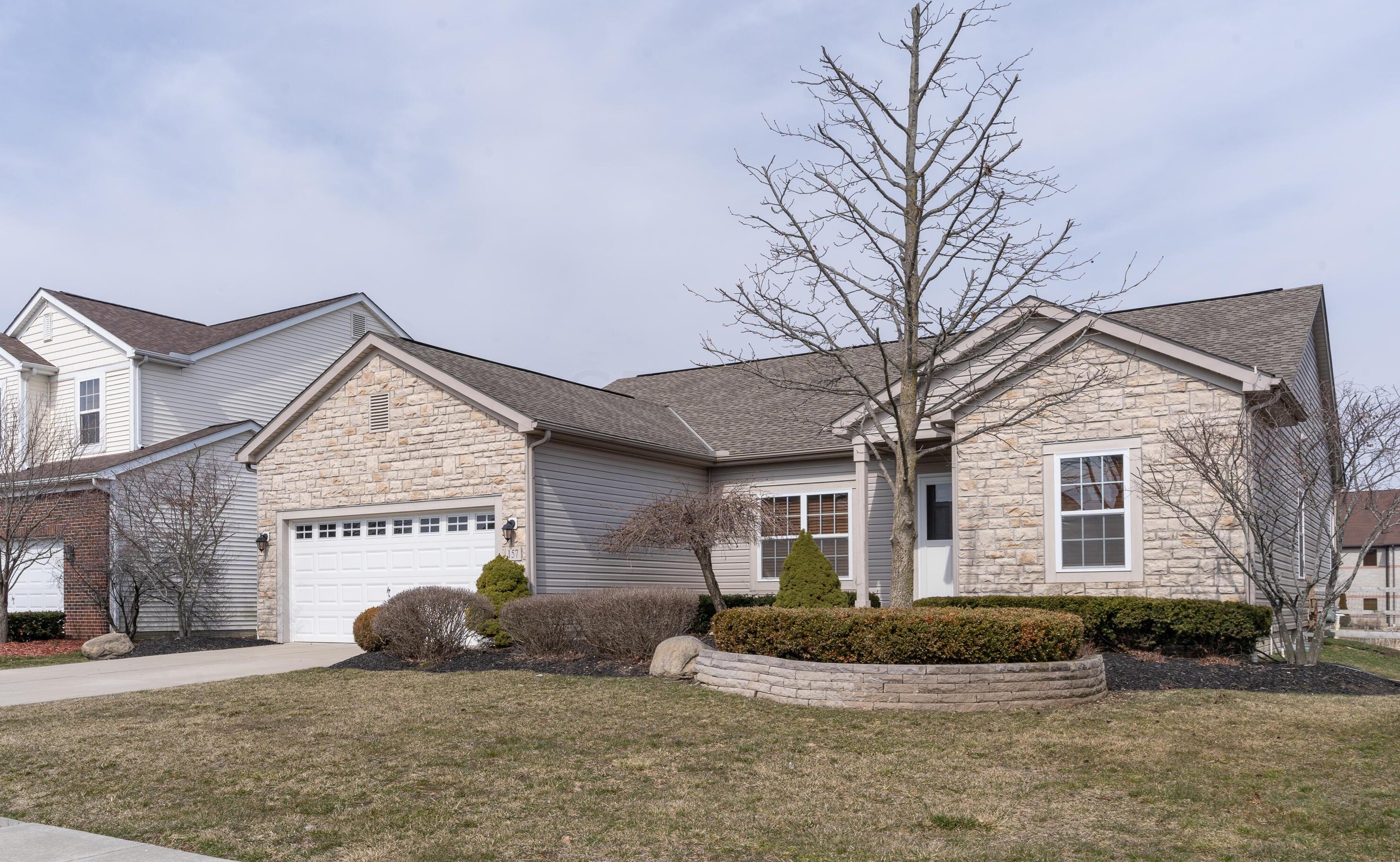 157 Chestnut Estates Dr, Commercial Point, OH 43116-9746