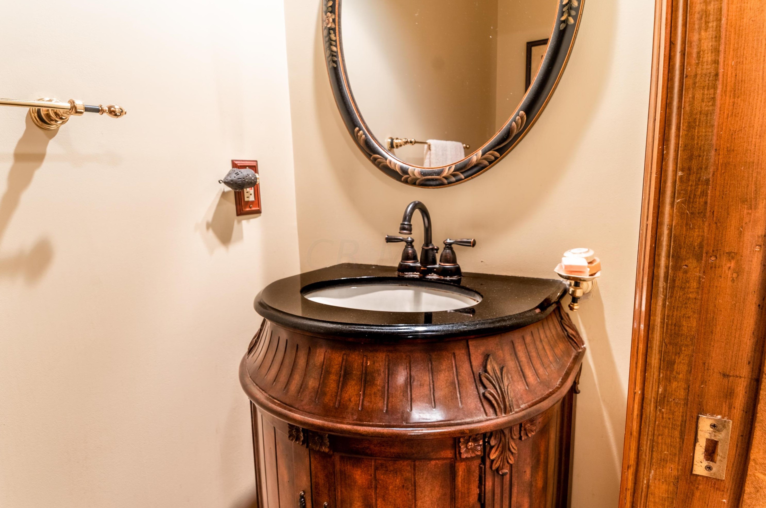 395 Meditation Ln, Columbus OH 43235-1456 exterior