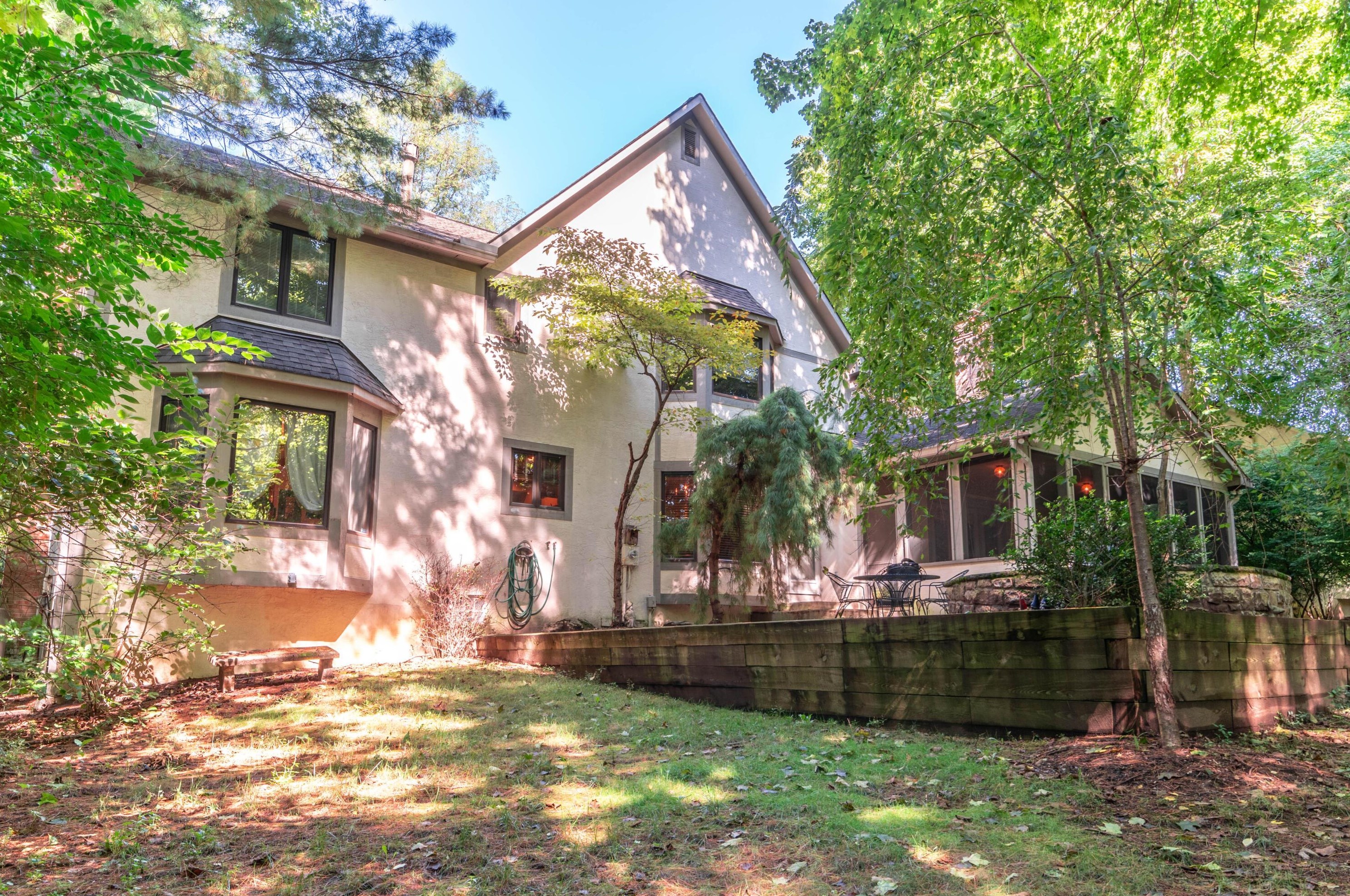 395 Meditation Ln, Columbus OH 43235-1456 exterior