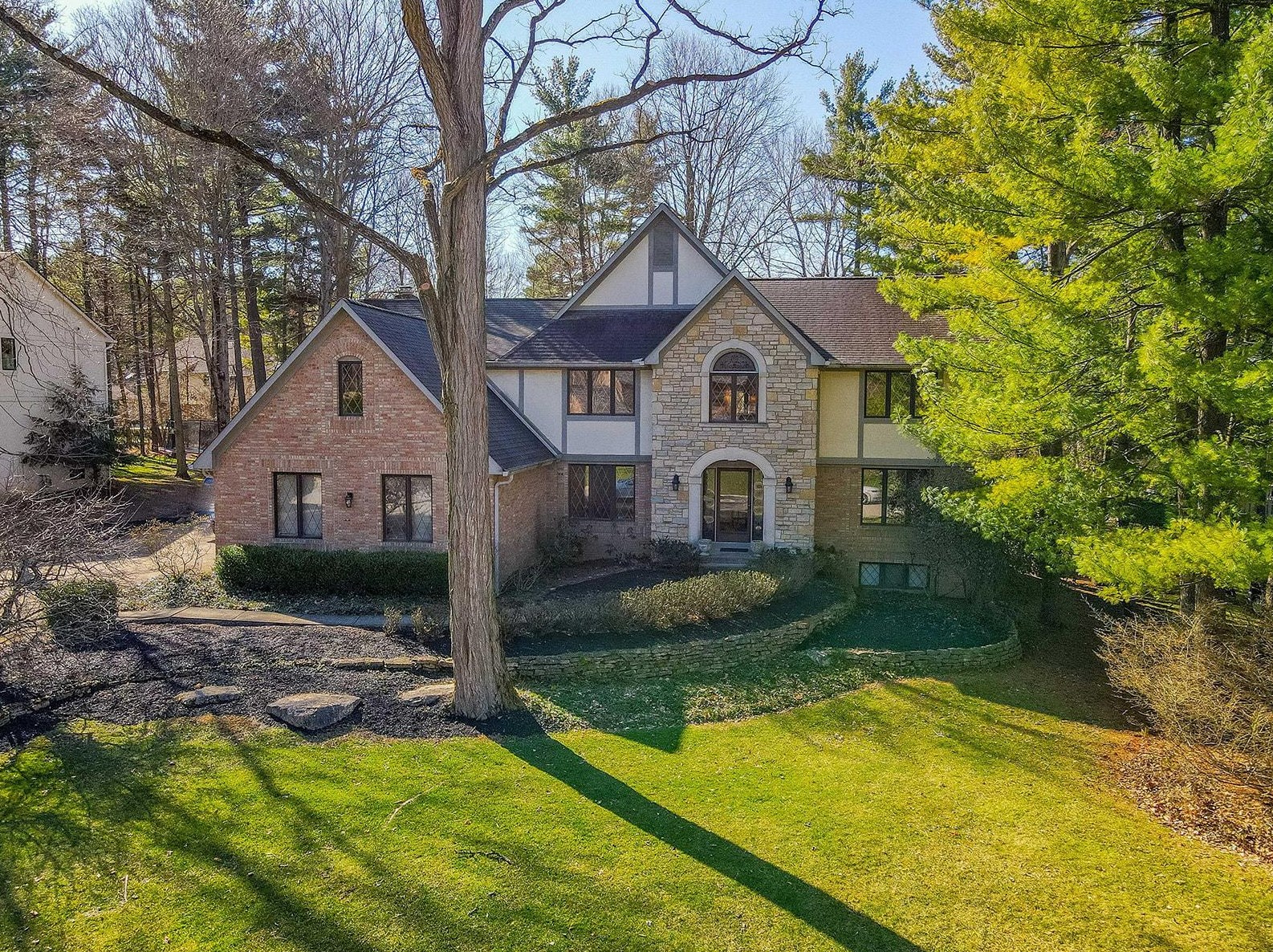 395 Meditation Ln, Columbus OH 43235-1456 exterior